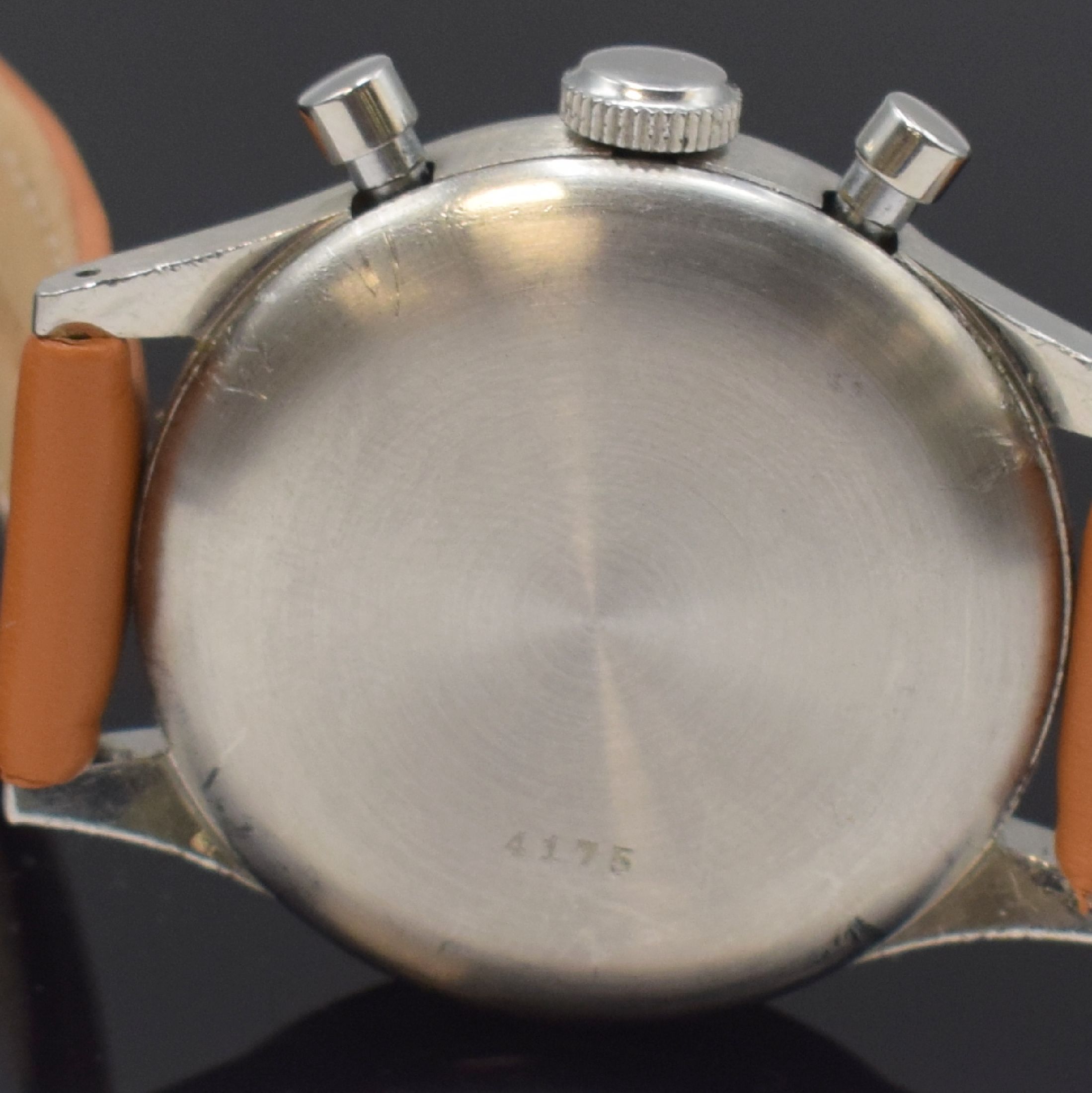 Detail d: FORTIS Valjoux 72 Schaltradchronograph in Stahl, Schweiz um 1950, Handaufzug, unpol. Stülpgeh., silb. Duoton-Zifferbl. fl., gold. Indizes u. Zeiger, ...