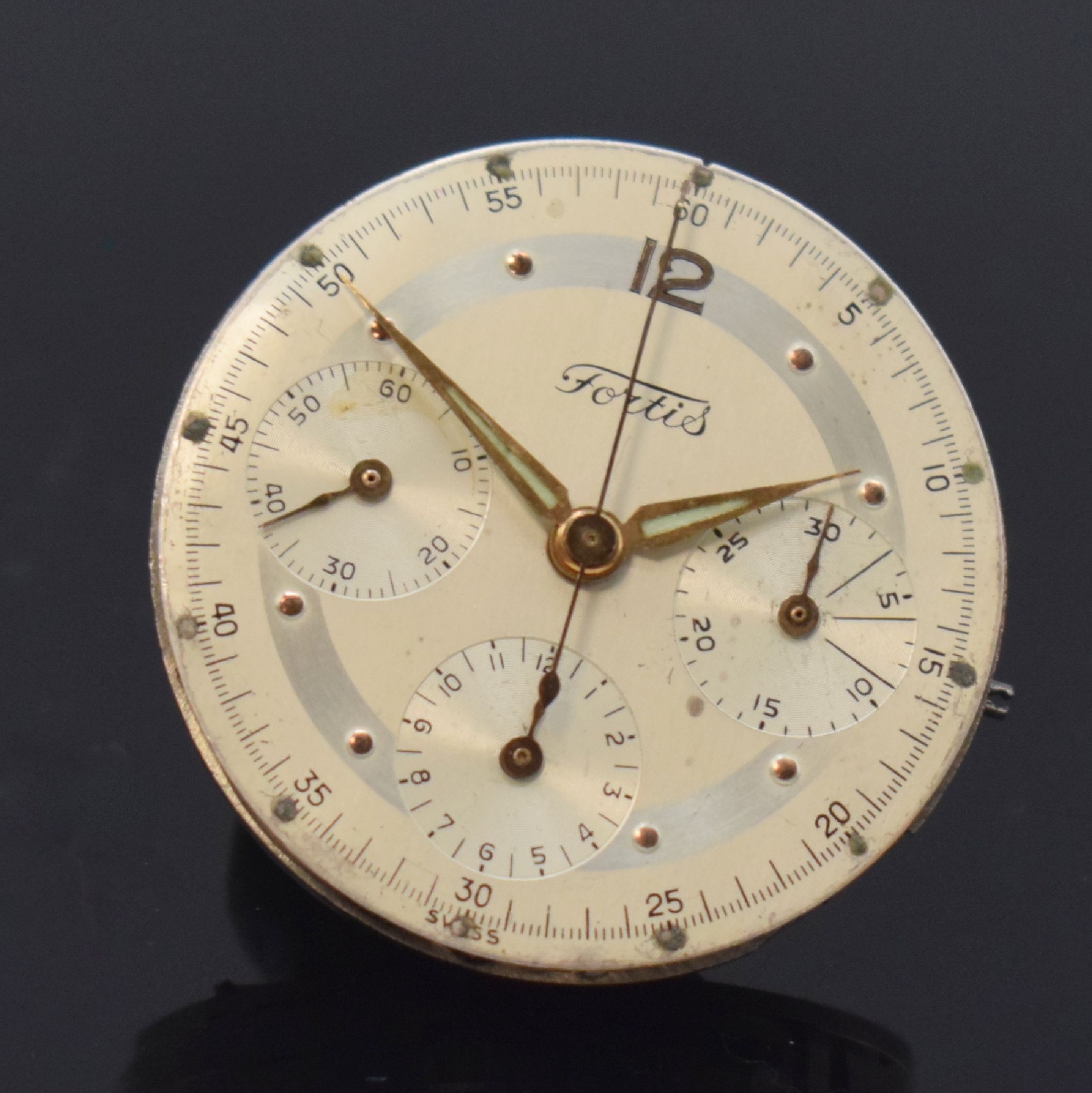 Detail g: FORTIS Valjoux 72 Schaltradchronograph in Stahl, Schweiz um 1950, Handaufzug, unpol. Stülpgeh., silb. Duoton-Zifferbl. fl., gold. Indizes u. Zeiger, ...
