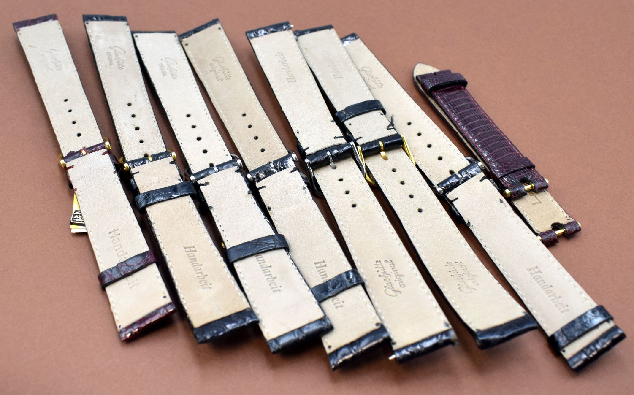 Detail b: GLASHÜTTE ORIGINAL 7 Kroko-Lederbänder für Armbanduhren und 1 neutrales Band, um 2000, für 20 mm Anstoß (gemessen 19,5 - 20,5), 6 schwarze und ...