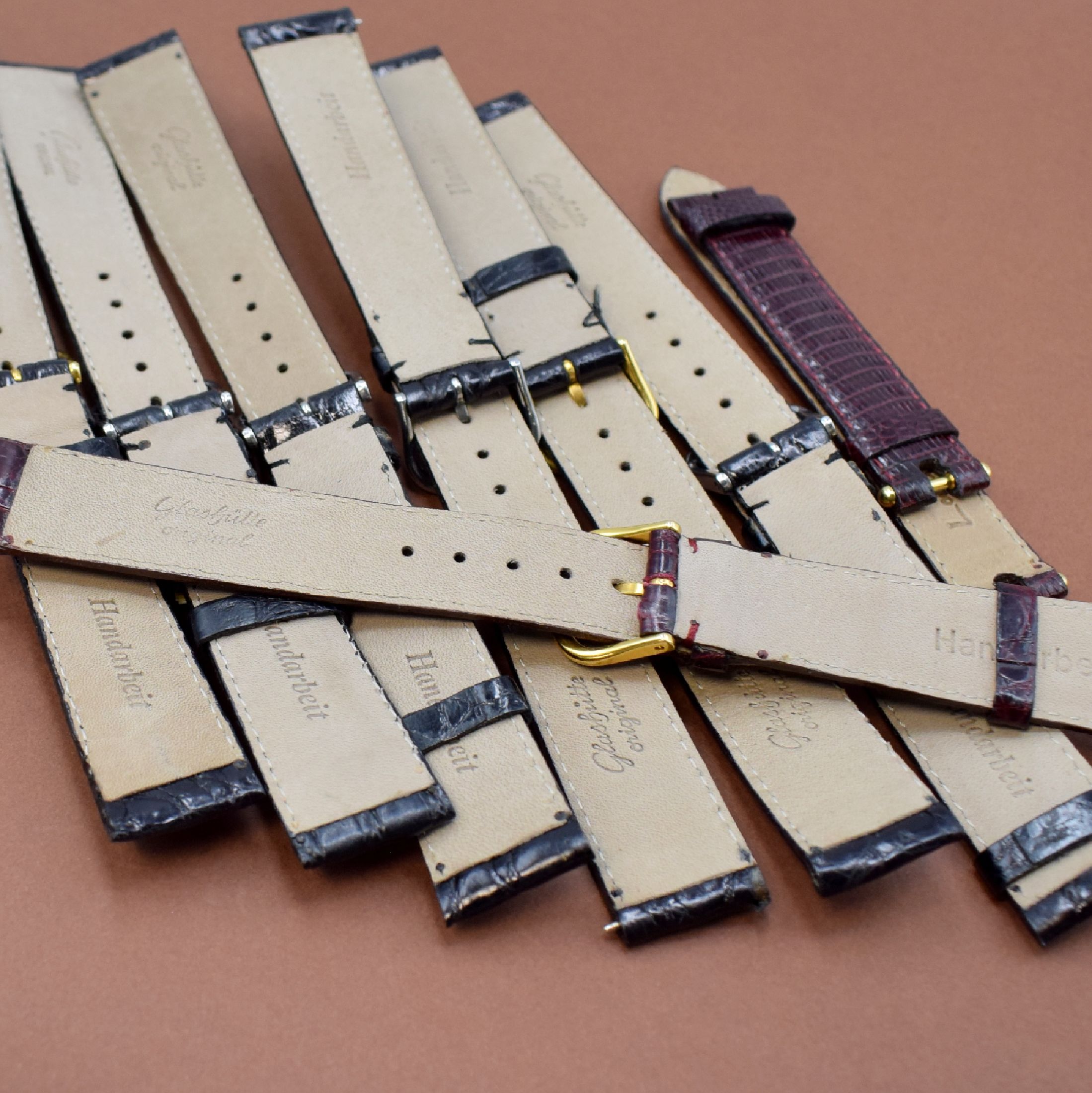Detail c: GLASHÜTTE ORIGINAL 7 Kroko-Lederbänder für Armbanduhren und 1 neutrales Band, um 2000, für 20 mm Anstoß (gemessen 19,5 - 20,5), 6 schwarze und ...