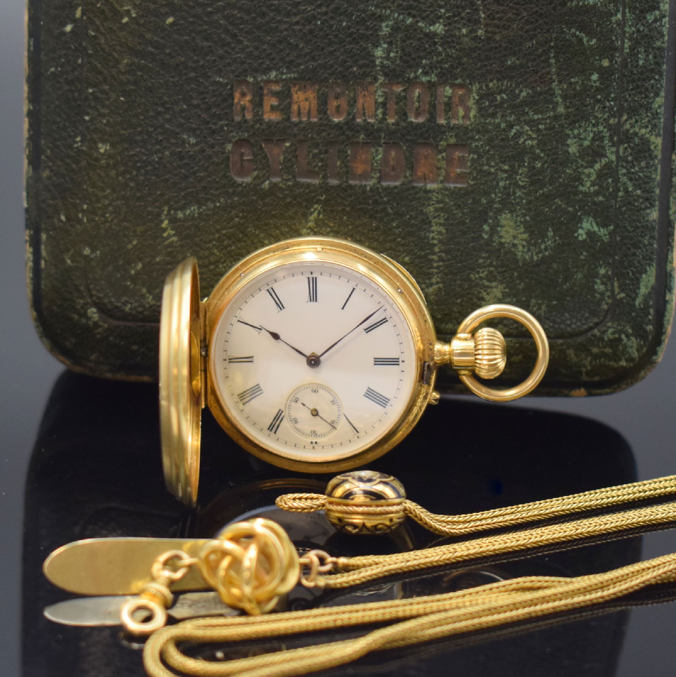Detail a: Emaillierte Damensavonette mit langer Schieber-Kette in GG 750/000, Schweiz um 1870, schweres 3-Deckel Goldgeh., beide Deckel blau emailliert, teils ...