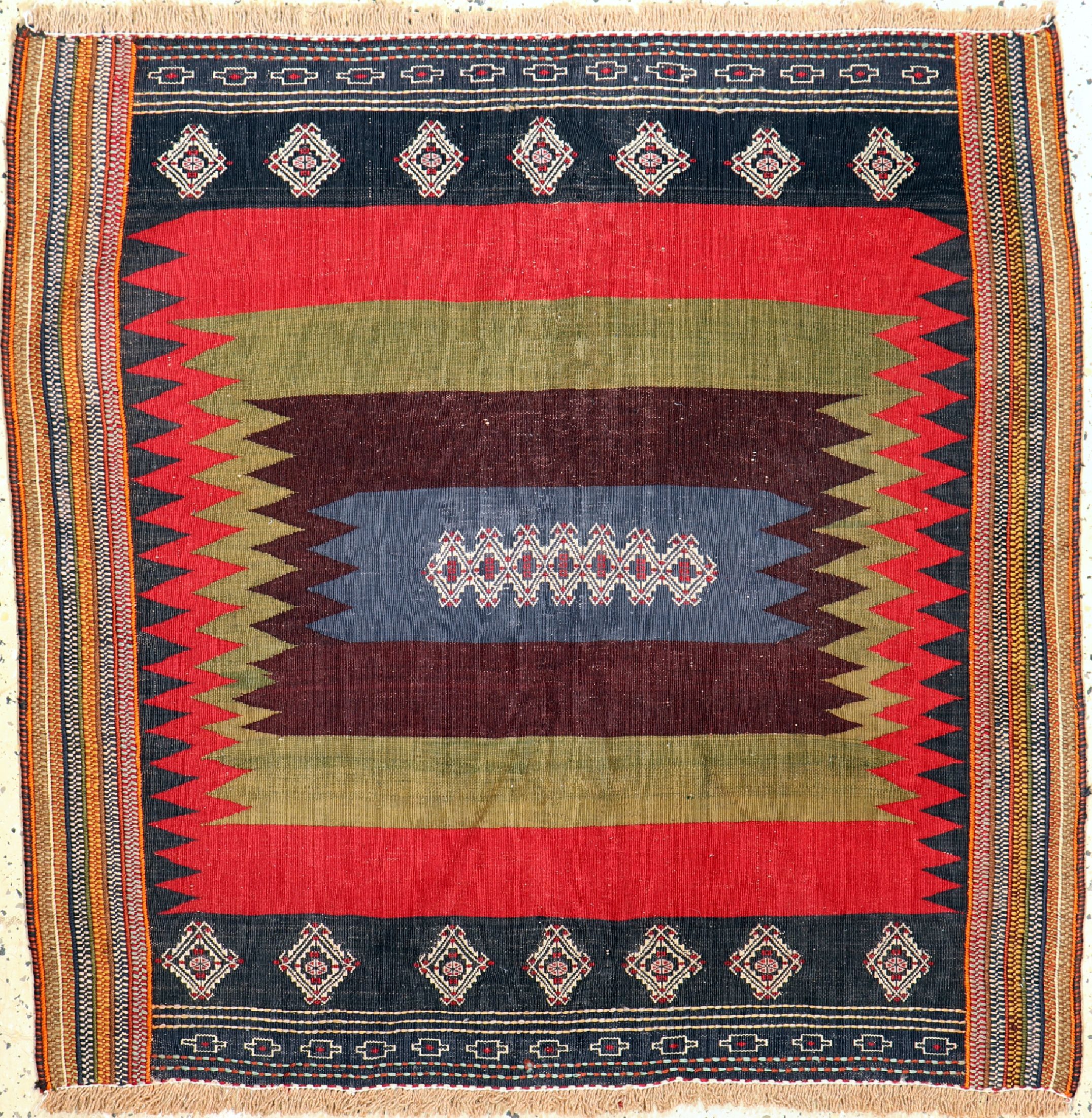 Afschar Sofreh, Persien, um 1920, Wolle aufWolle, ca. 114 x 114 cm, verkürzt, EHZ: 2