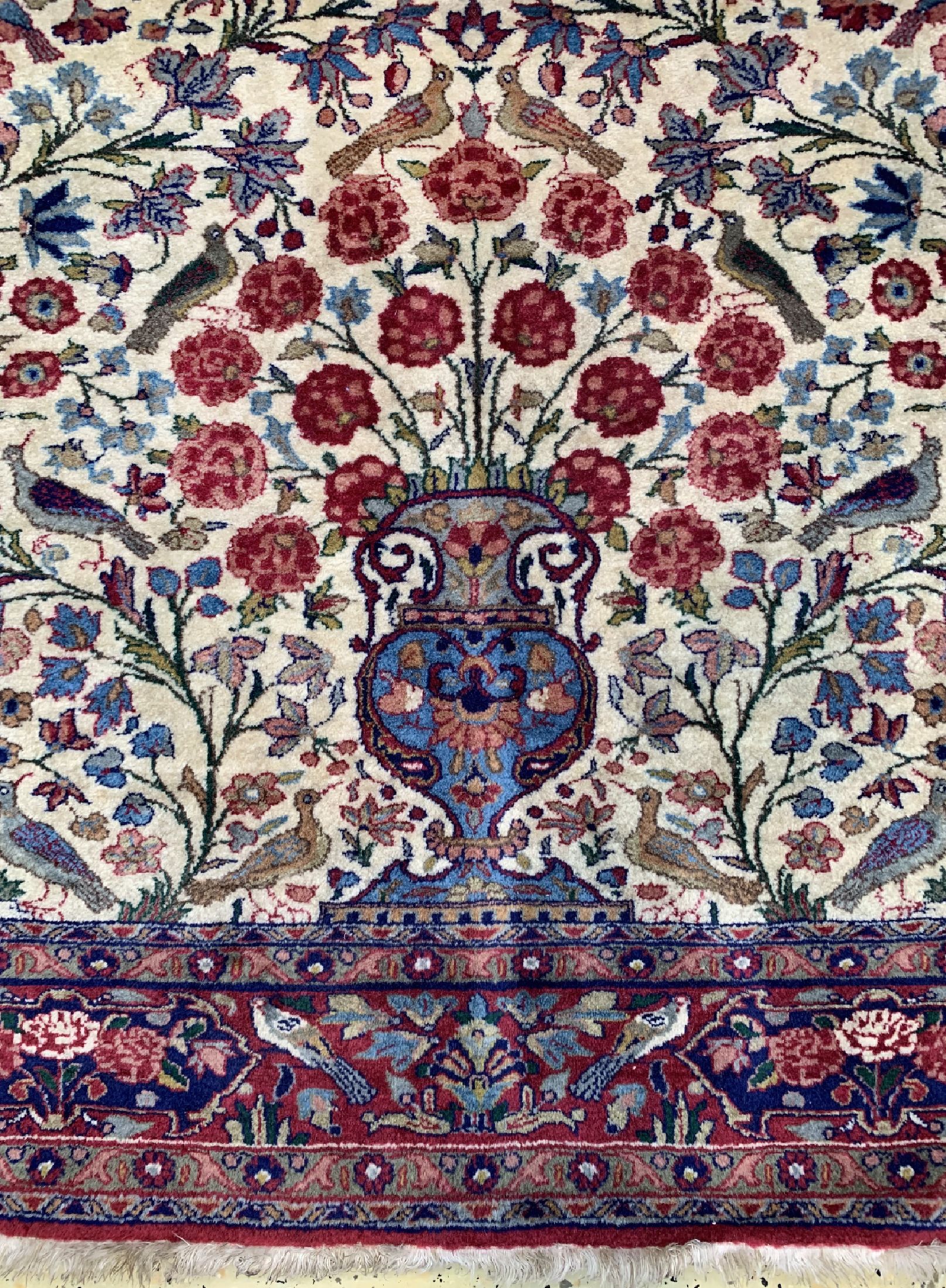 Detail b: Keschan Kork, China, ca. 40 Jahre, Korkwolle auf Baumwolle, ca. 170 x 124 cm, Mottenfraß , EHZ: 3