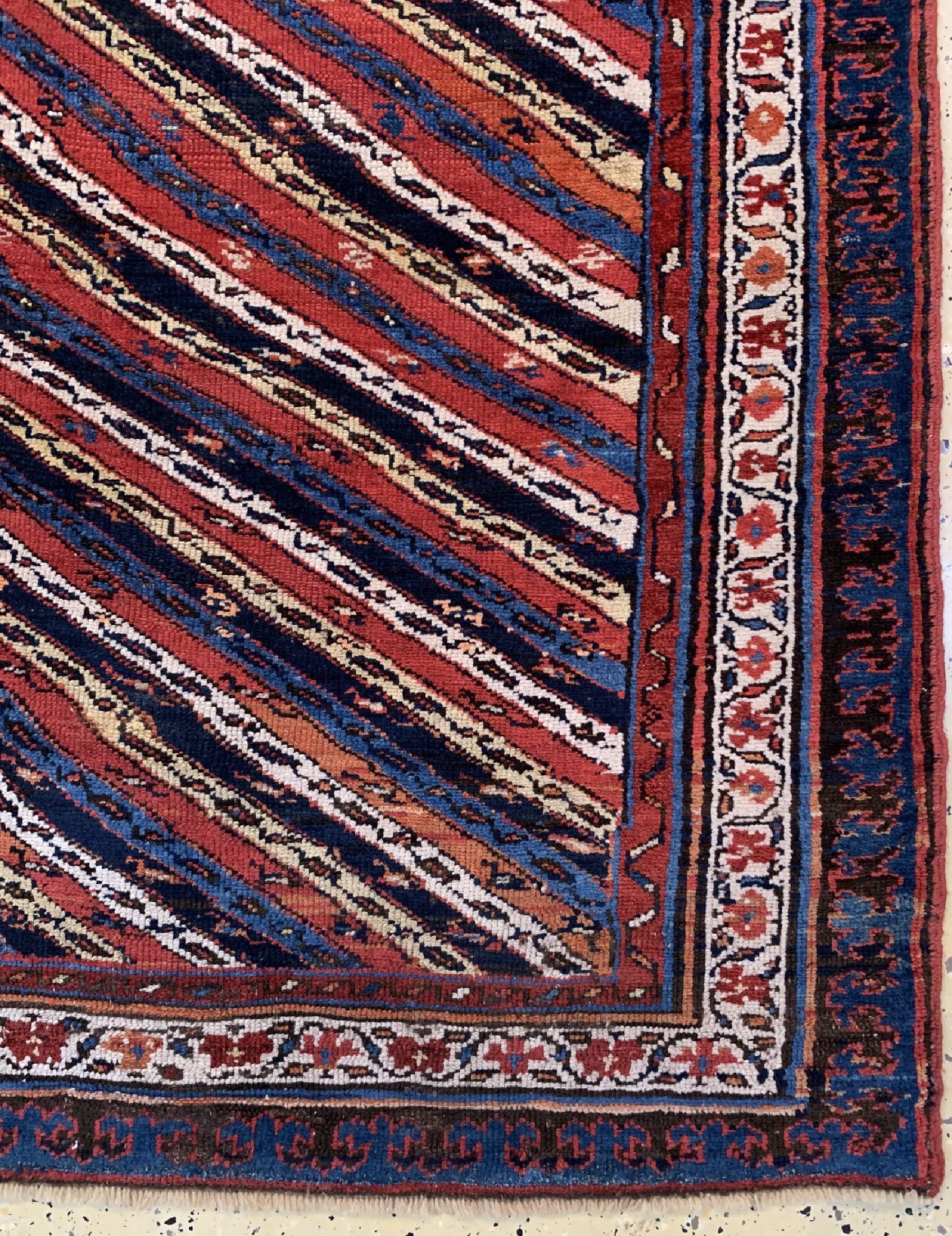 Detail a: Kurdische Gallerie antik, Persien, um 1900,Wolle auf Wolle, ca. 406 x 131 cm, EHZ: 1-2, (restauriert)
