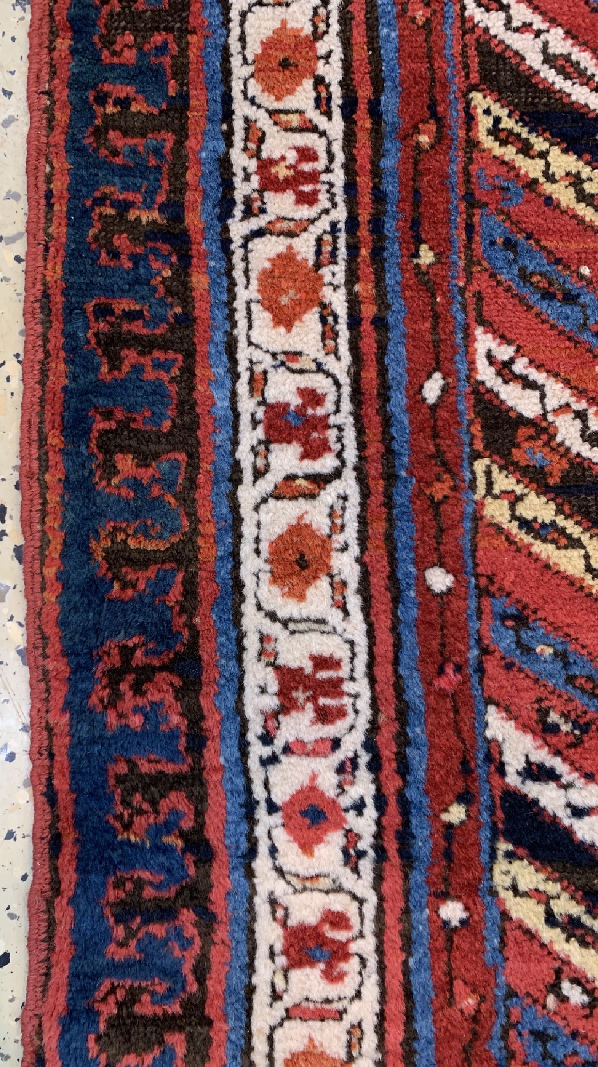 Detail c: Kurdische Gallerie antik, Persien, um 1900,Wolle auf Wolle, ca. 406 x 131 cm, EHZ: 1-2, (restauriert)