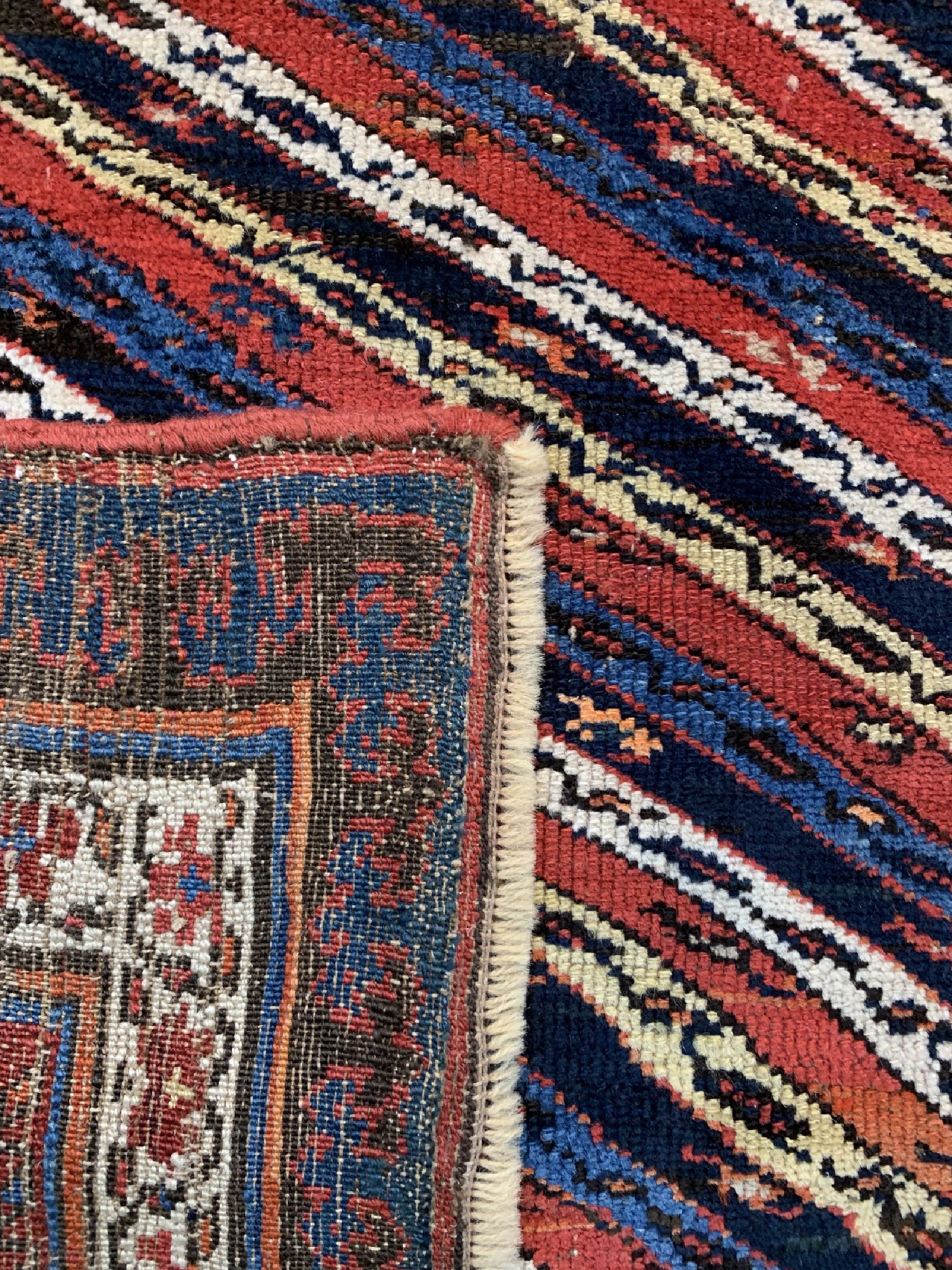 Detail d: Kurdische Gallerie antik, Persien, um 1900,Wolle auf Wolle, ca. 406 x 131 cm, EHZ: 1-2, (restauriert)