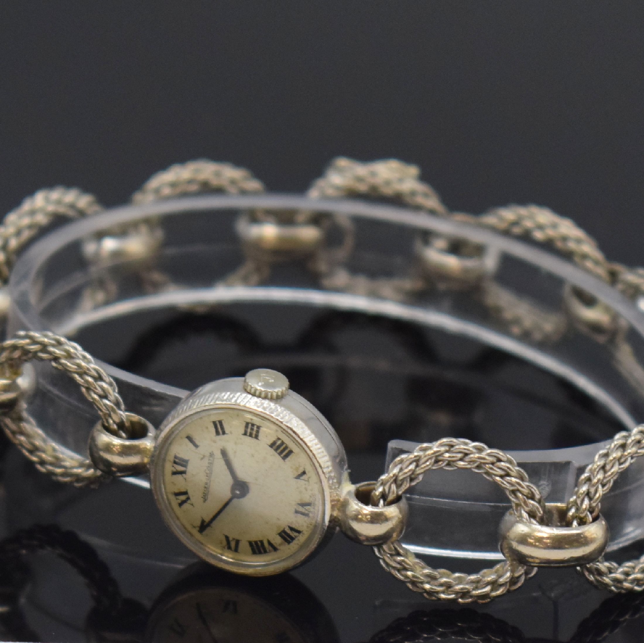 Detail b: Jaeger-LeCoultre ausgefallene Damenarmbanduhr in WG 750/000, Schweiz um 1970, Handaufzug, 2-teil. Gehäuse, Boden aufgedr., Ketten- Gliederband, ...