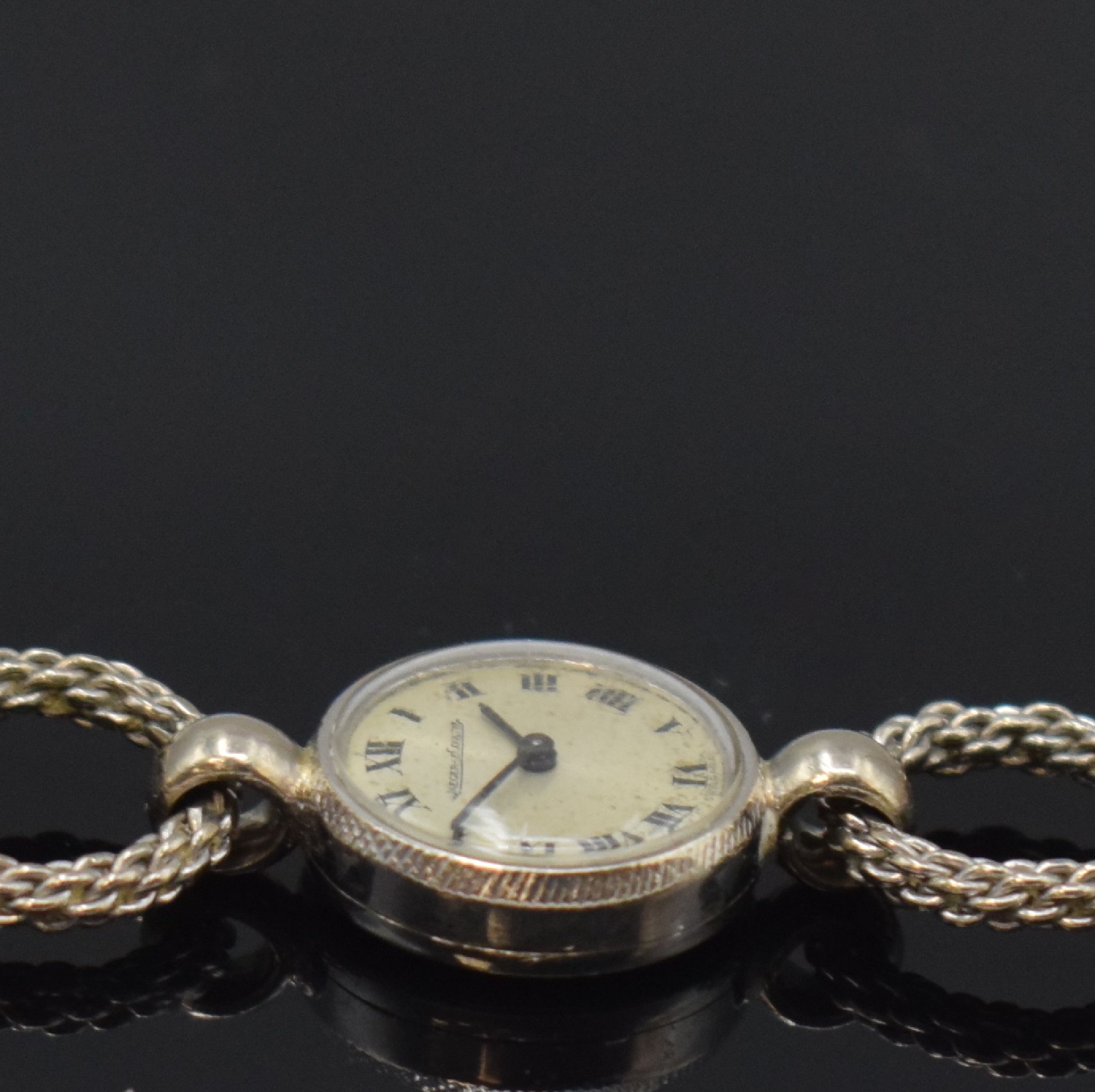 Detail d: Jaeger-LeCoultre ausgefallene Damenarmbanduhr in WG 750/000, Schweiz um 1970, Handaufzug, 2-teil. Gehäuse, Boden aufgedr., Ketten- Gliederband, ...