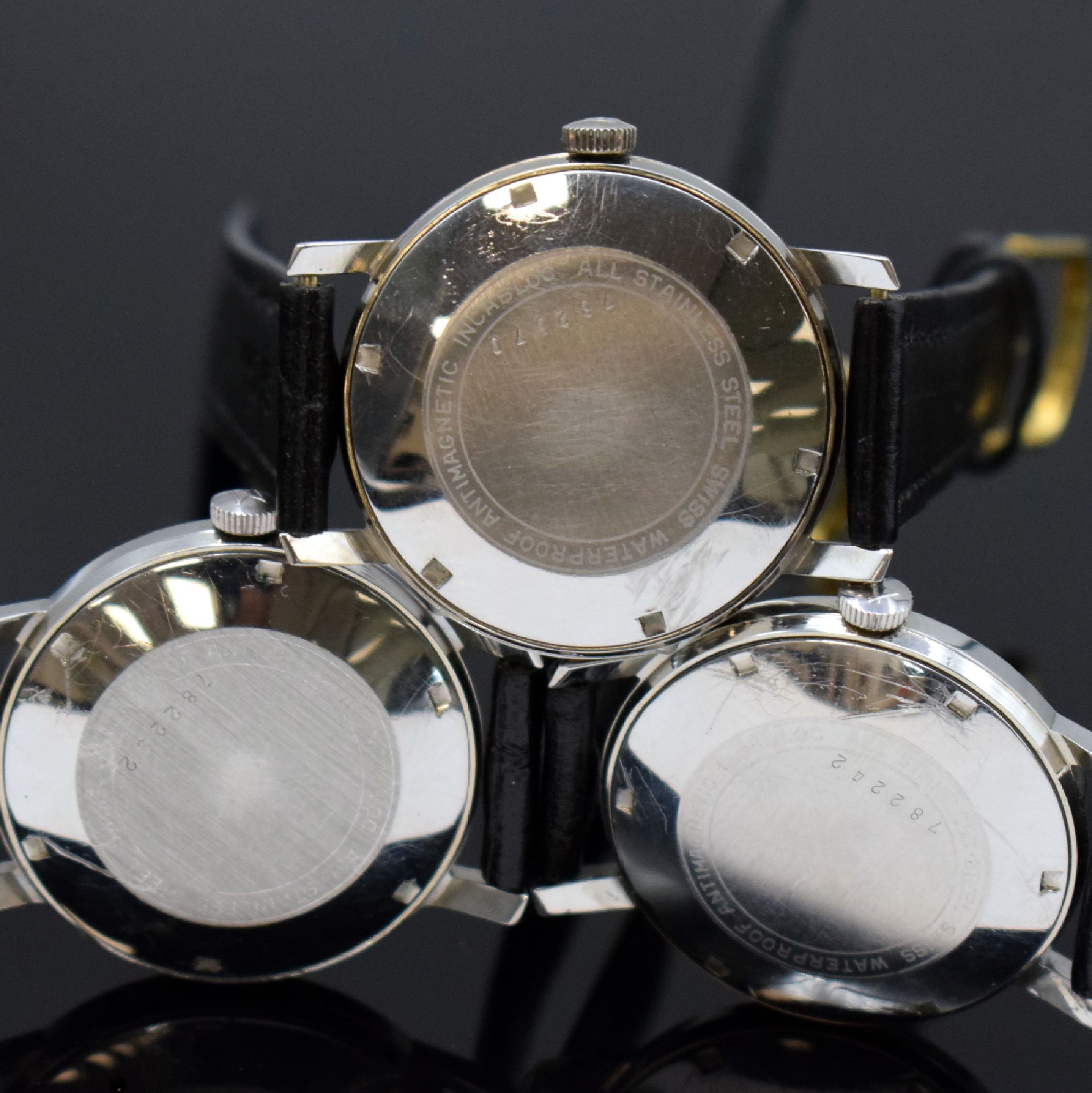 Detail e: 3 Herrenarmbanduhren mit Kal. AS / ST 1686 in Stahl, Schweiz um 1960, Handaufzug, geschr. Böden, silb. Zifferbl. mit aufges. Std.-Ind., silb. ...