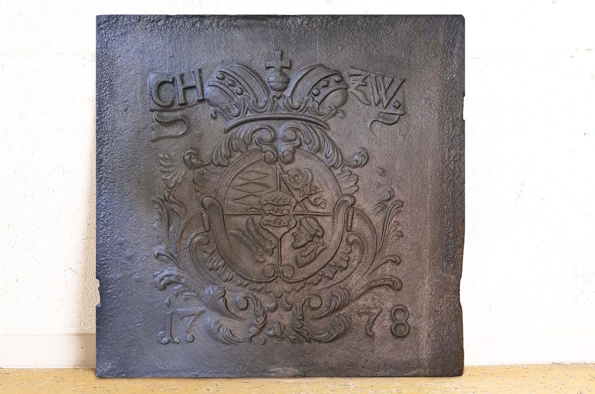 Ofenplatte mit dem Wappen Herzog Carl Eugen von Württemberg, datiert 1778, neuzeitlicher Guß, Eisenguß, vierteiliges Wappen, monogrammiert CH ZW, ...