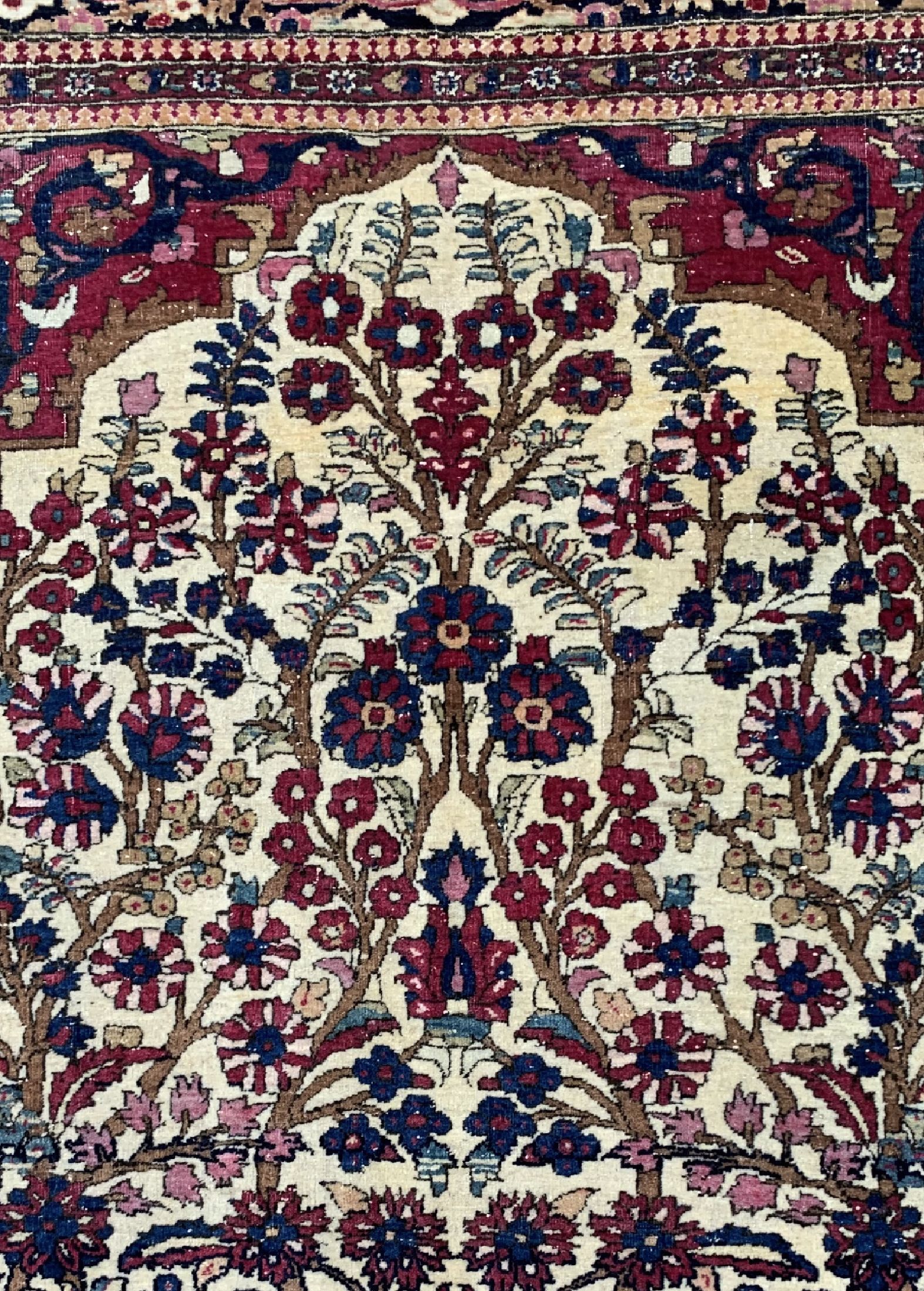 Detail b: Antiker Esfahan, Persien, 19.Jhd, Wolle aufBaumwolle, ca. 214 x 145 cm, EHZ: 2(Oxidiert).