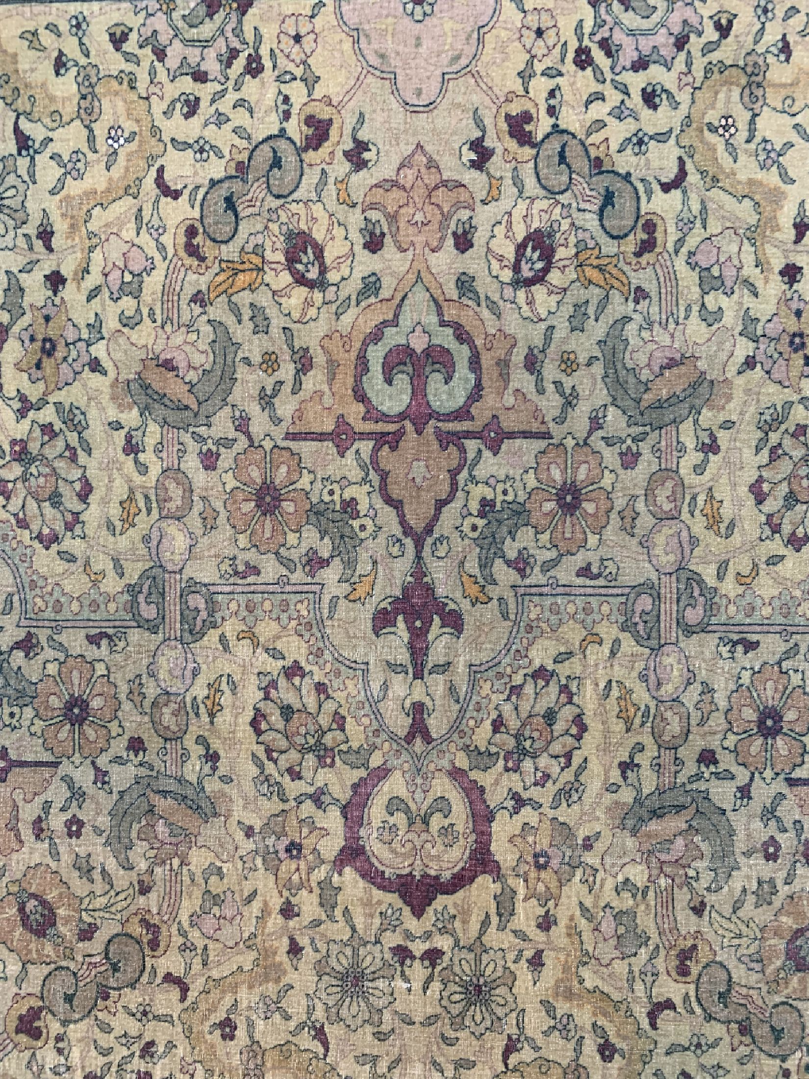 Detail a: Seltener antiker Feshane/Kumkapi , Tükei, 19.Jhd, Korkwolle mit und auf Seide, ca. 202 x 122 cm, ca. 1,4 Mio. Kn/qm, EHZ: 2