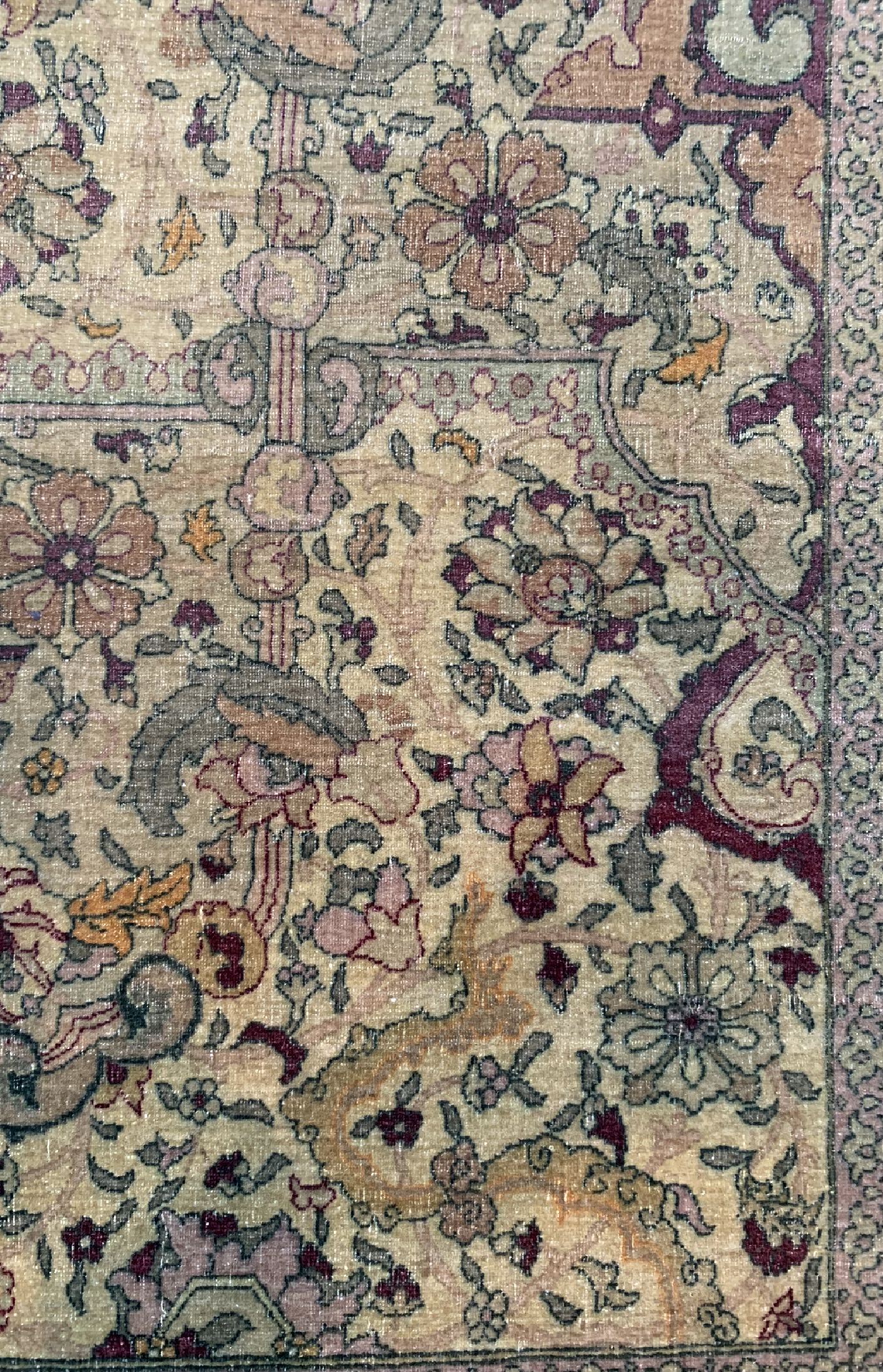 Detail b: Seltener antiker Feshane/Kumkapi , Tükei, 19.Jhd, Korkwolle mit und auf Seide, ca. 202 x 122 cm, ca. 1,4 Mio. Kn/qm, EHZ: 2