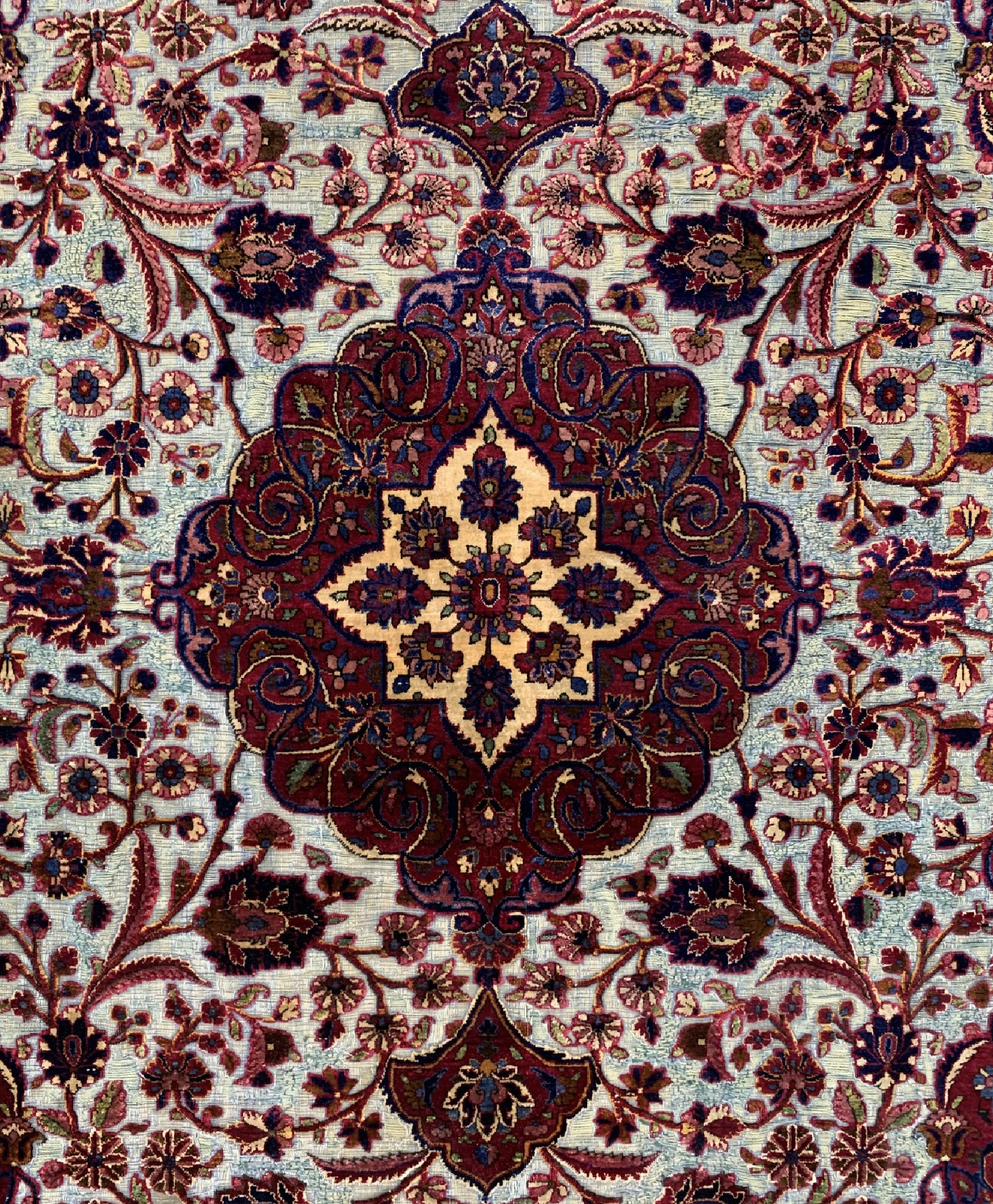 Detail b: Keschan Seide"Souf", antik, Persien, um 1900, reine Naturseide, ca. 200 x 138 cm, EHZ:2, (Souf stellenweise restauriert).