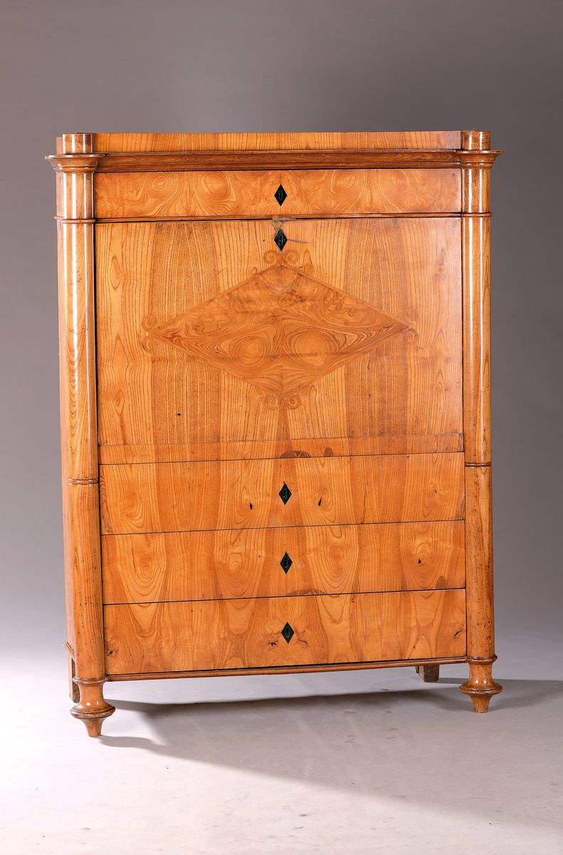 Detail a: Biedermeier-Sekretär, wohl mitteldeutsch, Thüringen, um 1830, Eschefurnier in schöner Patina, Korpus unten mit 3 Schubladen, darüber mit ...