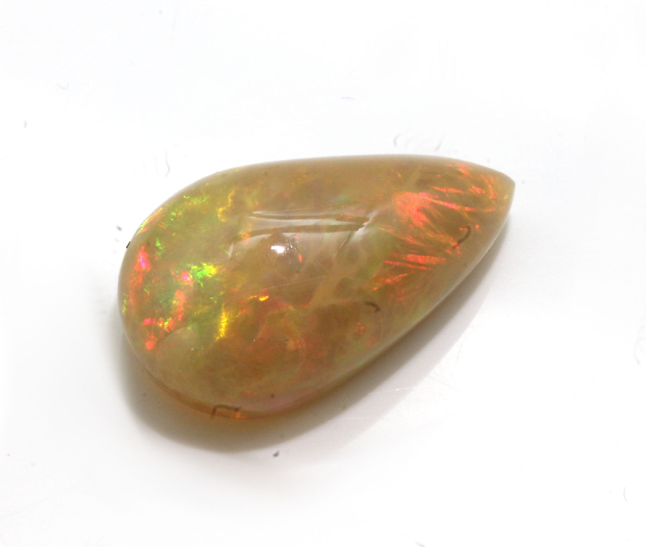 Detail b: Lot 3 lose Opale, zus. ca. 59.15 ct, 1 x tropfenförmiger Cabochon, ca. 14.61 ct; 1 x tropfenförmiger Cabochon, ca. 35.95 ct; 1 x tropfenförmiger ...