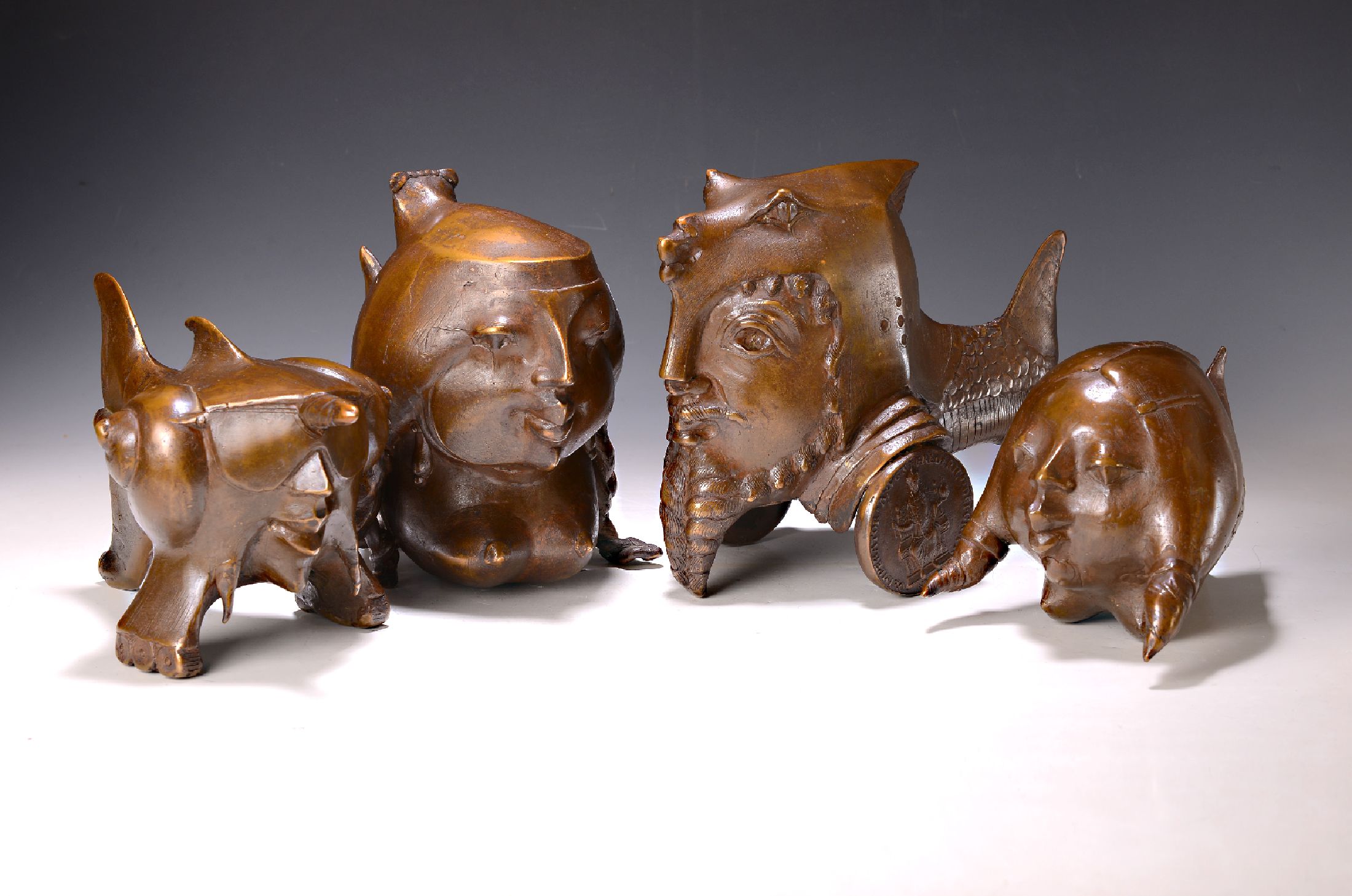 Gernot Rumpf, geb. 1941 Kaiserslautern, Kaiserslauterner Fischfamilie, vier Bronzen, alle sign. und dat. 1978, Vater num. 4/25, H. ca. 23cm, Mutter ...