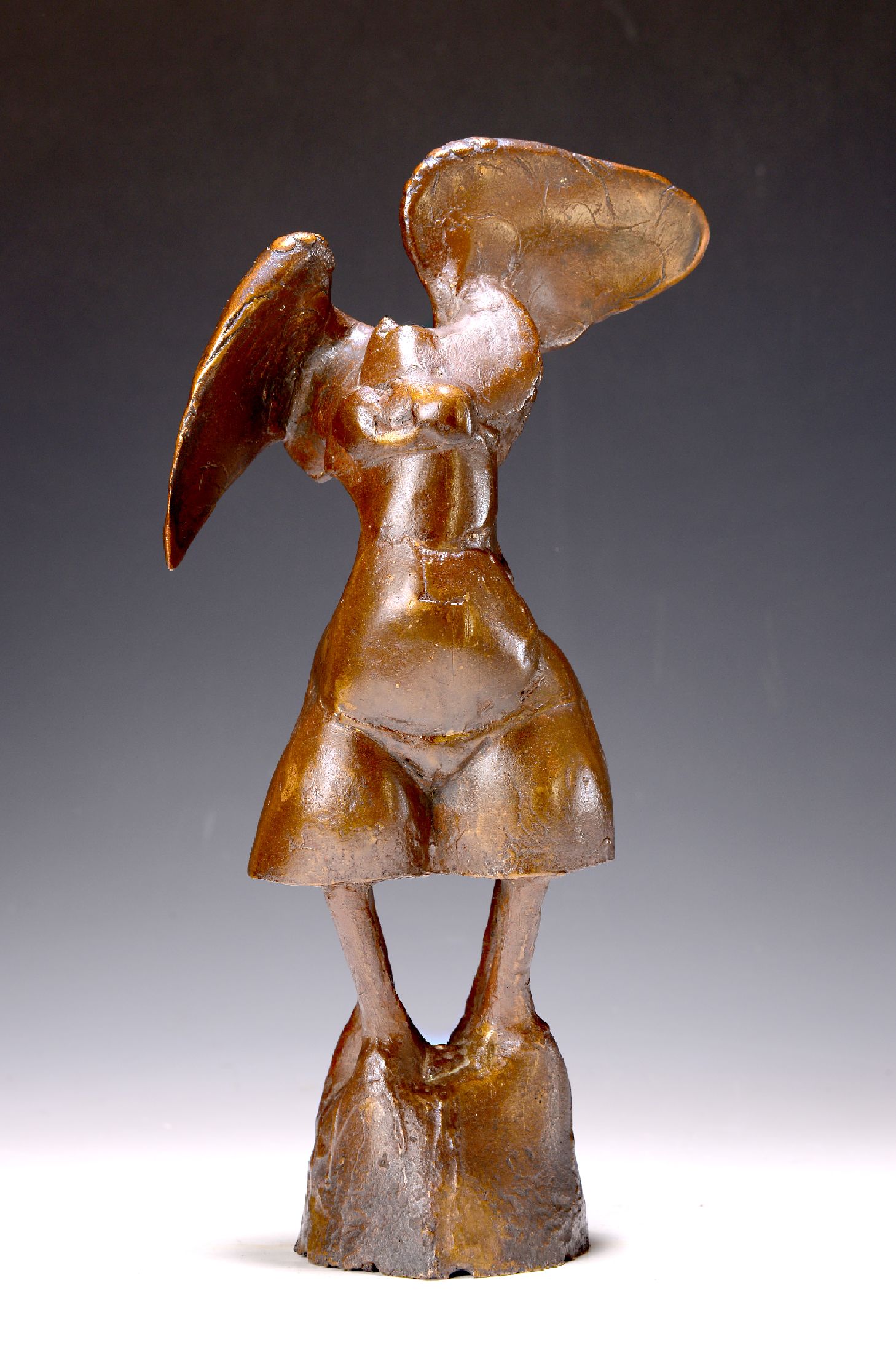 Gernot Rumpf, geb. 1941 Kaiserslautern, Torso mit Flügeln, Bronze, num. 11/30, H. ca. 34cm