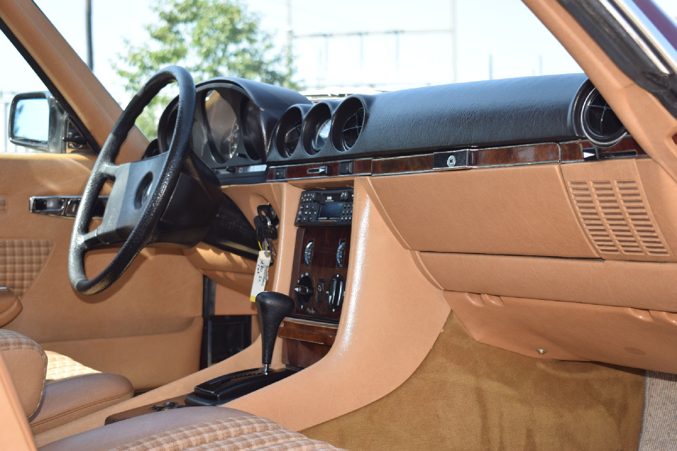 Detail c: Mercedes Benz 280 SL, EZ 04/1984, Fahrgestellnummer: WDB1070421A012224, deutsche Erstauslieferung, Laufleistung ca. 160.000 km abgelesen, HU 08/2025, ...