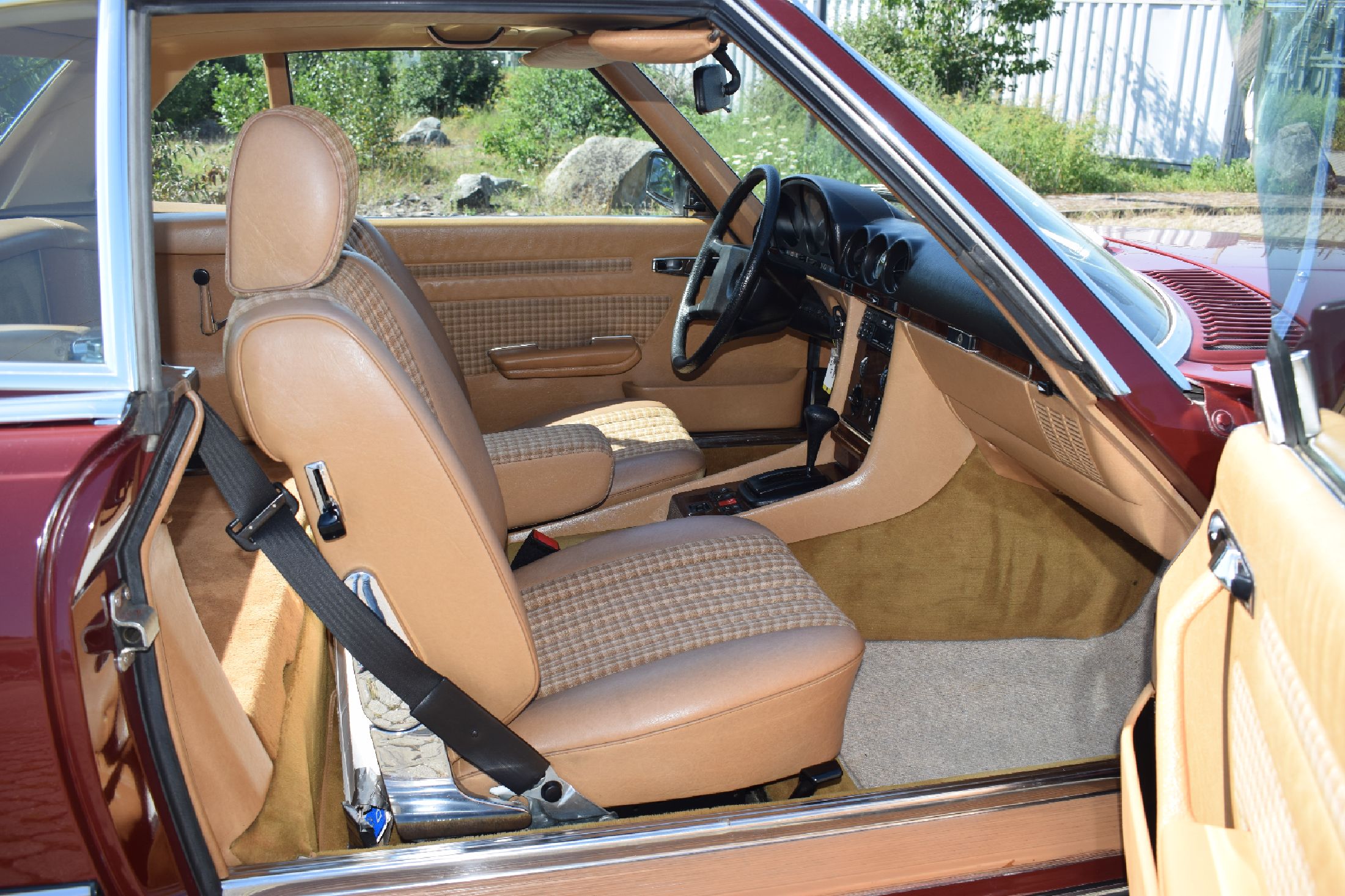 Detail d: Mercedes Benz 280 SL, EZ 04/1984, Fahrgestellnummer: WDB1070421A012224, deutsche Erstauslieferung, Laufleistung ca. 160.000 km abgelesen, HU 08/2025, ...