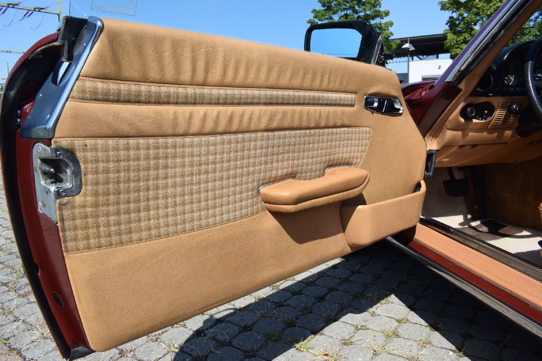 Detail e: Mercedes Benz 280 SL, EZ 04/1984, Fahrgestellnummer: WDB1070421A012224, deutsche Erstauslieferung, Laufleistung ca. 160.000 km abgelesen, HU 08/2025, ...