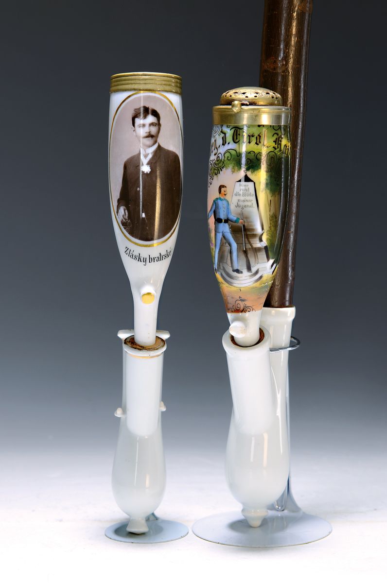 2 Porzellanpfeifenköpfe, 1x Reservist: Jäger Franz Amort, Compagnie Schuster, Wien 1900-1903, bunt lithographiert, k.u.k. Reg. Tirol Kais.Jäg., L. ...