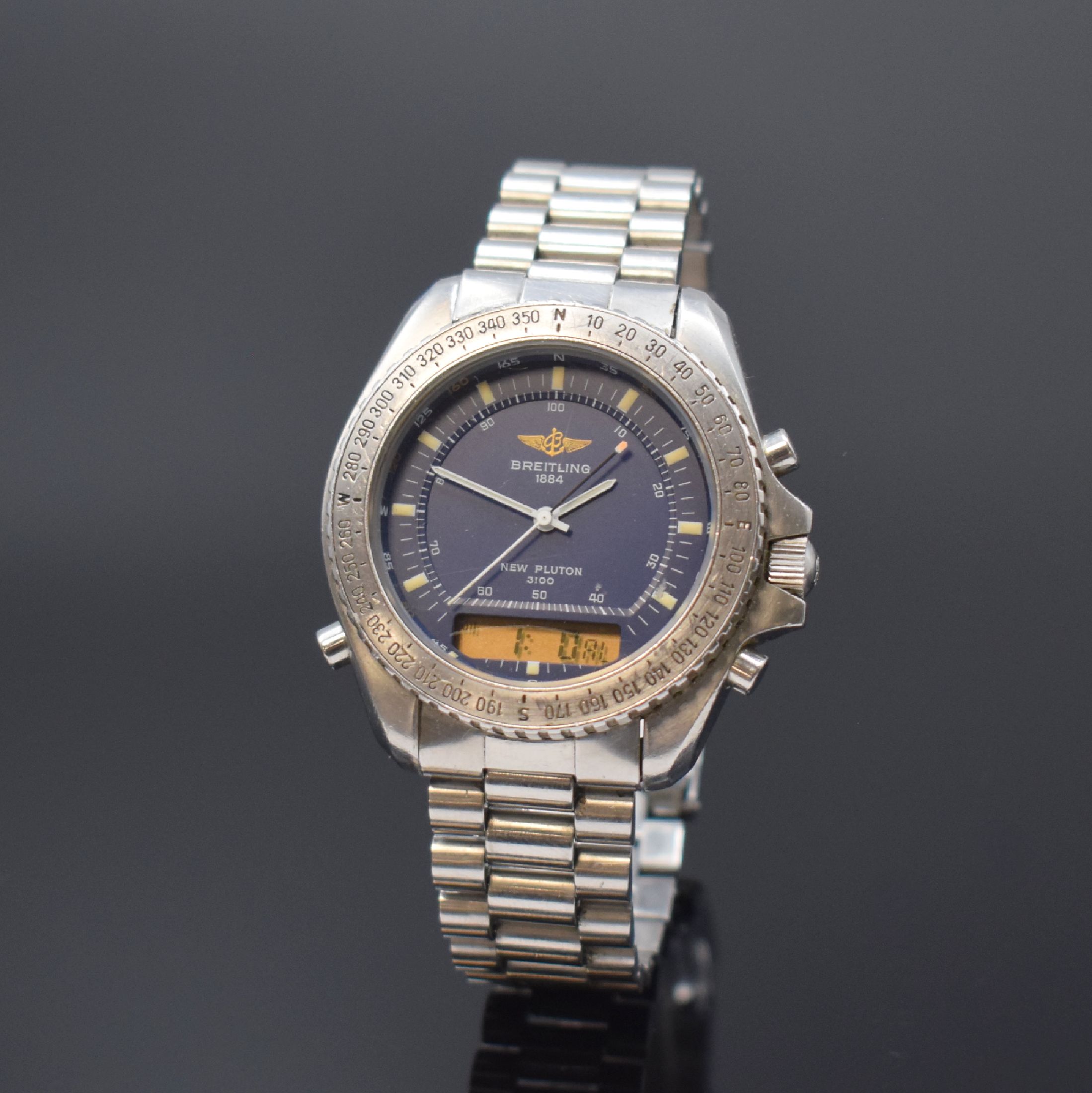 BREITLING New Pluton Herrenarmbanduhr in Stahl Referenz A51037, Schweiz um 1995, quarz, Boden u. Krone geschr., eins. drehb. Lünette, blaues ...
