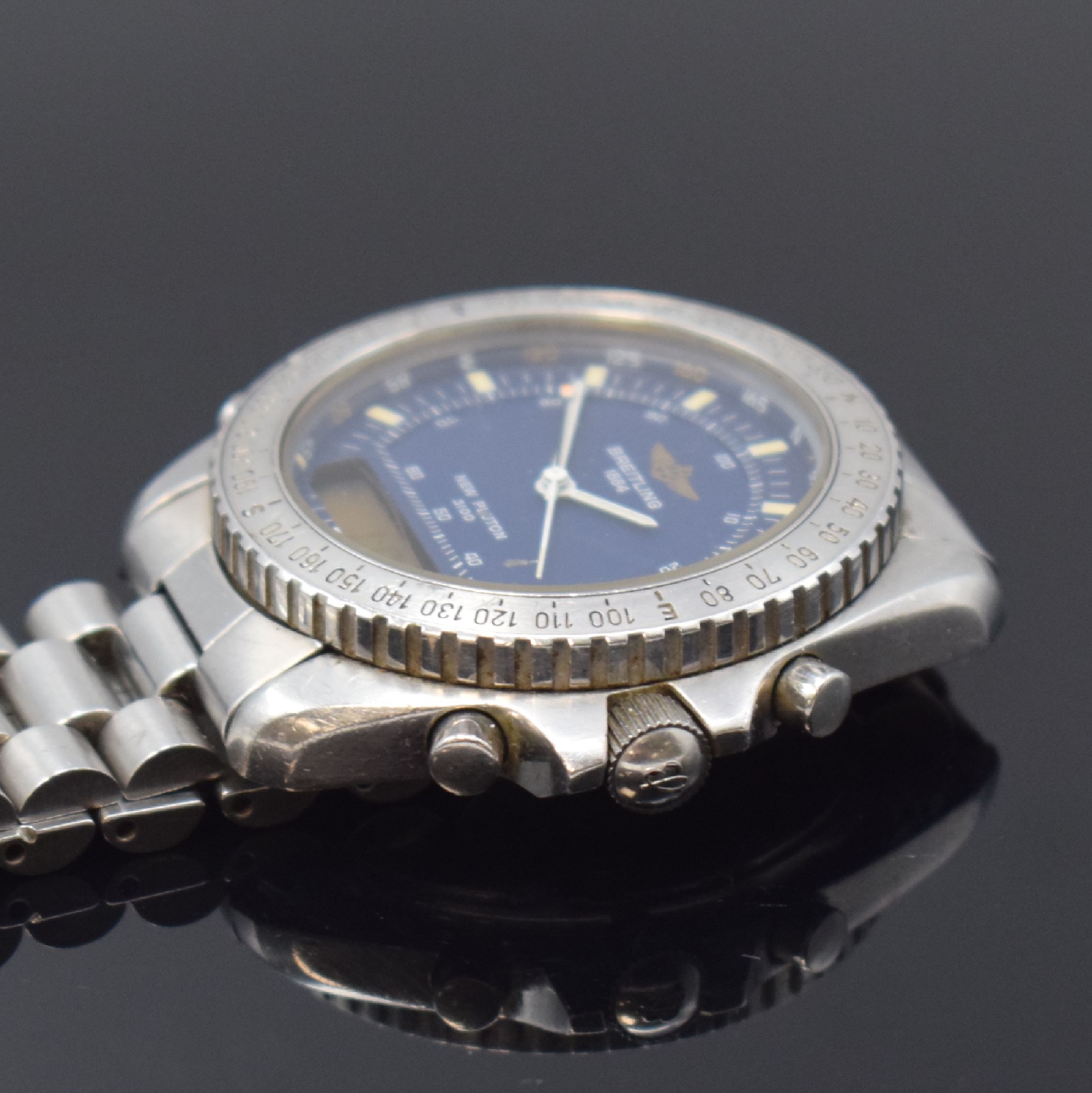 Detail c: BREITLING New Pluton Herrenarmbanduhr in Stahl Referenz A51037, Schweiz um 1995, quarz, Boden u. Krone geschr., eins. drehb. Lünette, blaues ...
