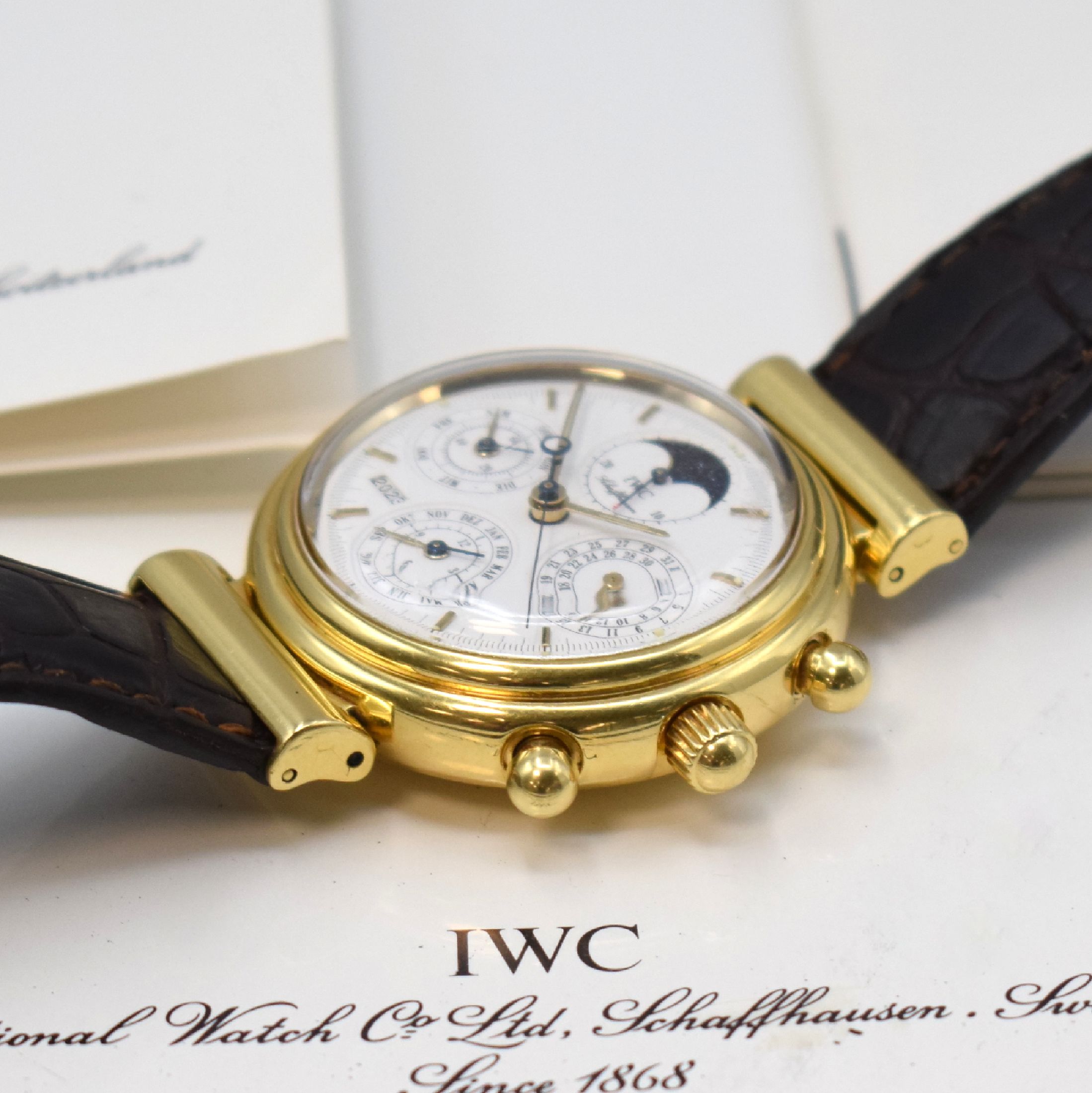 Detail d: IWC astronomische Herrenarmbanduhr Da Vinci mit ewigem Kalender und Chronograph Ref. 3750, Schweiz um 1990, Automatik, 2-teil. Geh., Boden aufgedr., ...