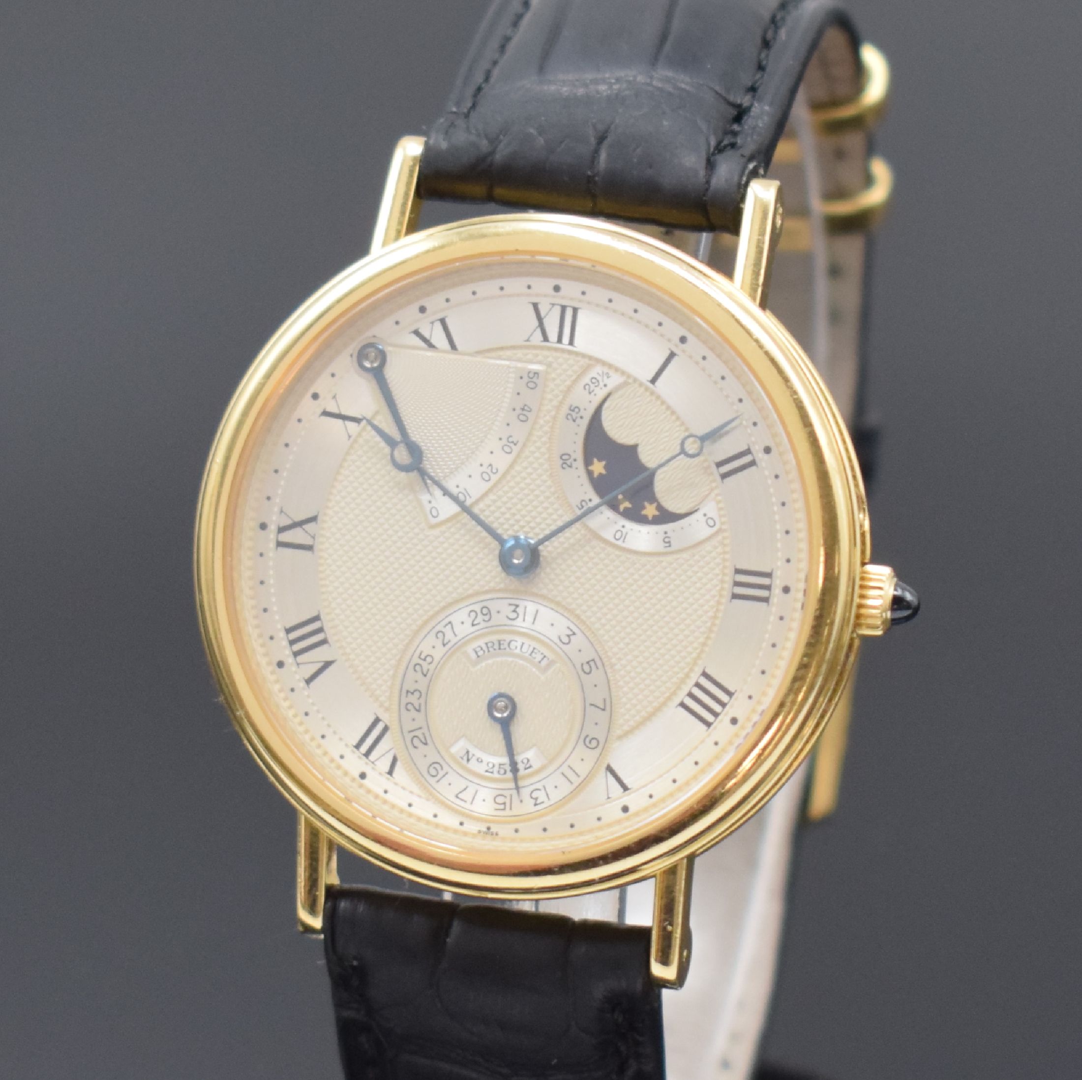 Detail a: BREGUET Classique feine Herrenarmbanduhr in GG 750/000 mit Gangreserve und Mondphase Referenz 3130, Schweiz um 2000, Automatik, 3-teiliges Gehäuse, ...
