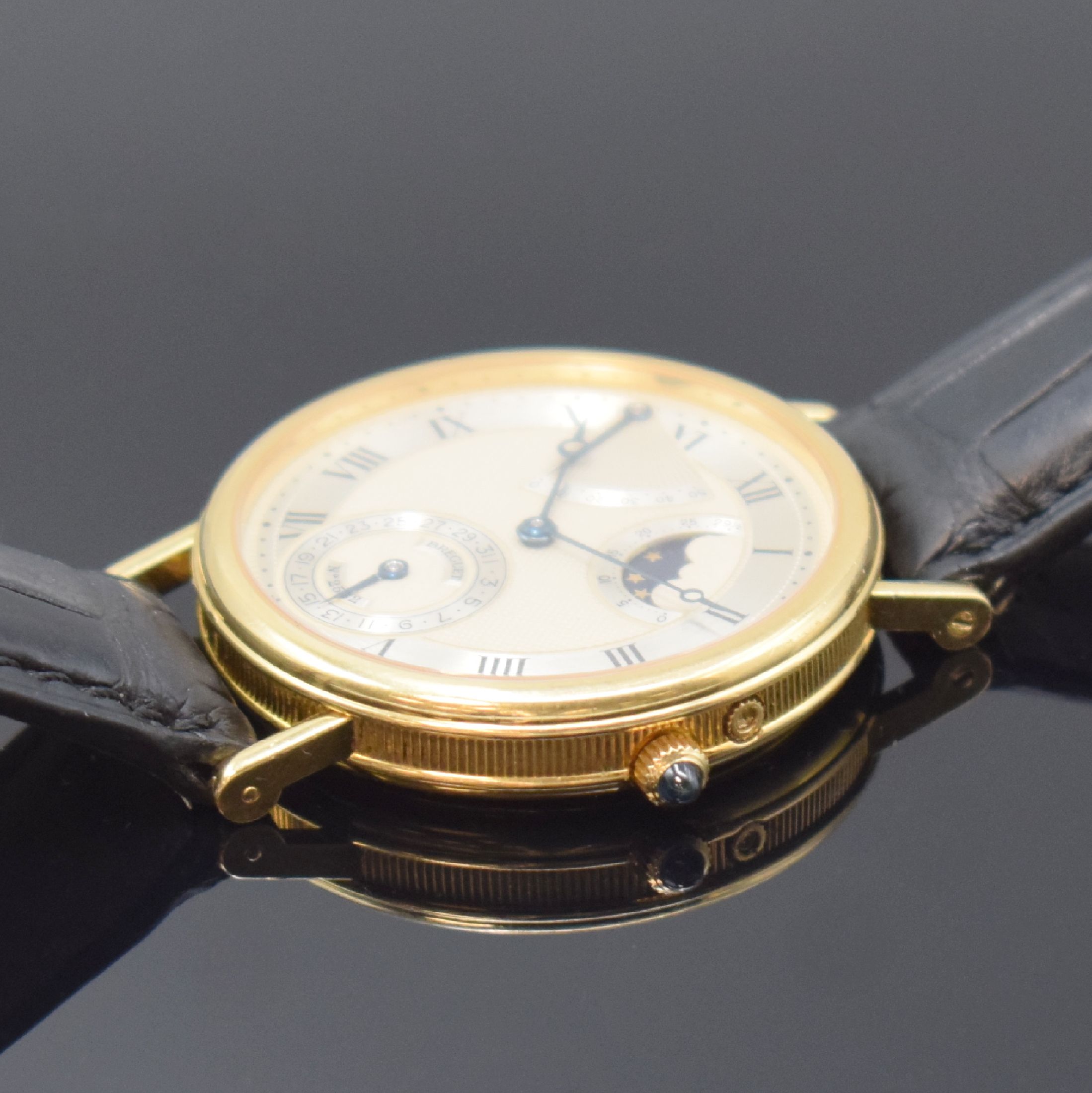 Detail e: BREGUET Classique feine Herrenarmbanduhr in GG 750/000 mit Gangreserve und Mondphase Referenz 3130, Schweiz um 2000, Automatik, 3-teiliges Gehäuse, ...