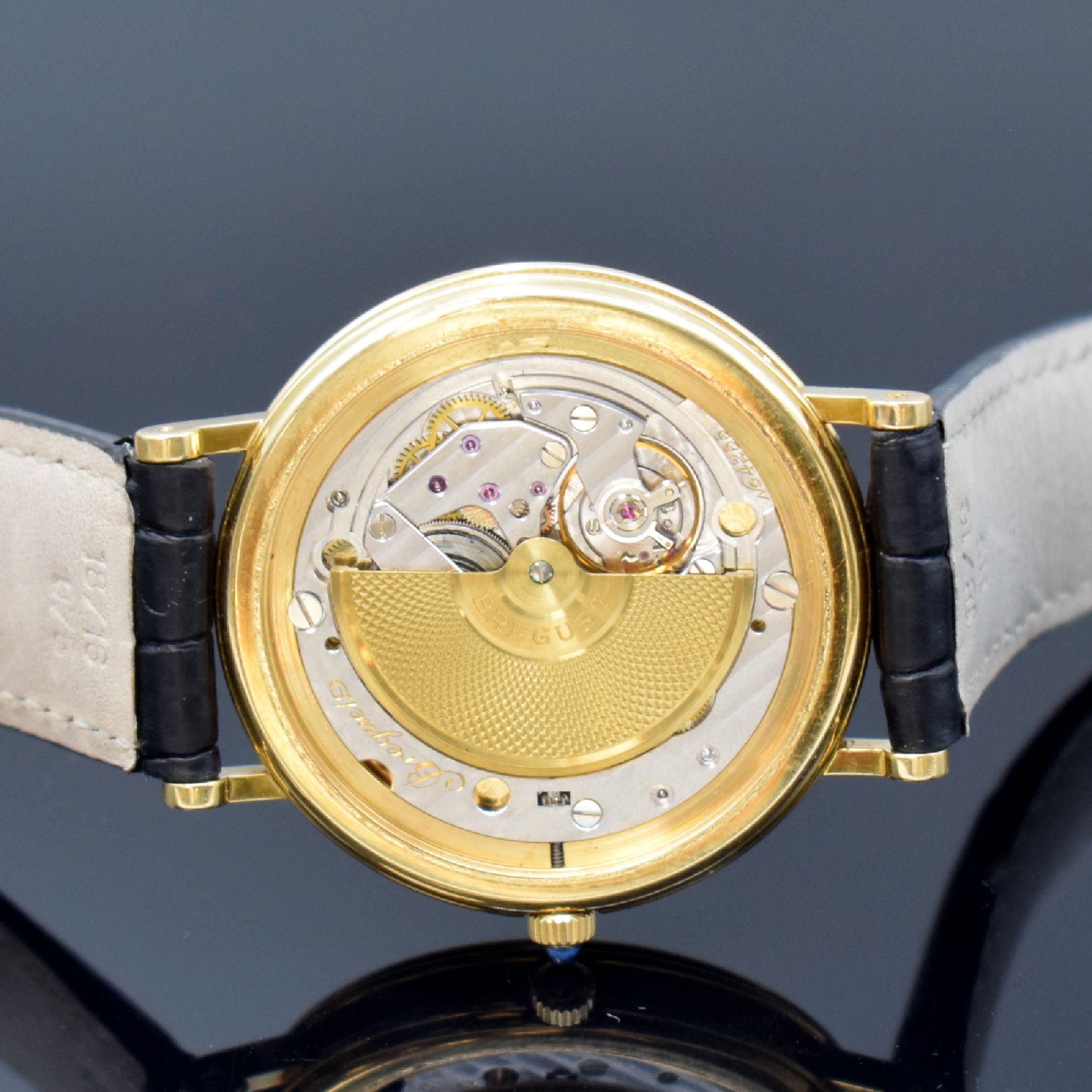 Detail g: BREGUET Classique feine Herrenarmbanduhr in GG 750/000 mit Gangreserve und Mondphase Referenz 3130, Schweiz um 2000, Automatik, 3-teiliges Gehäuse, ...