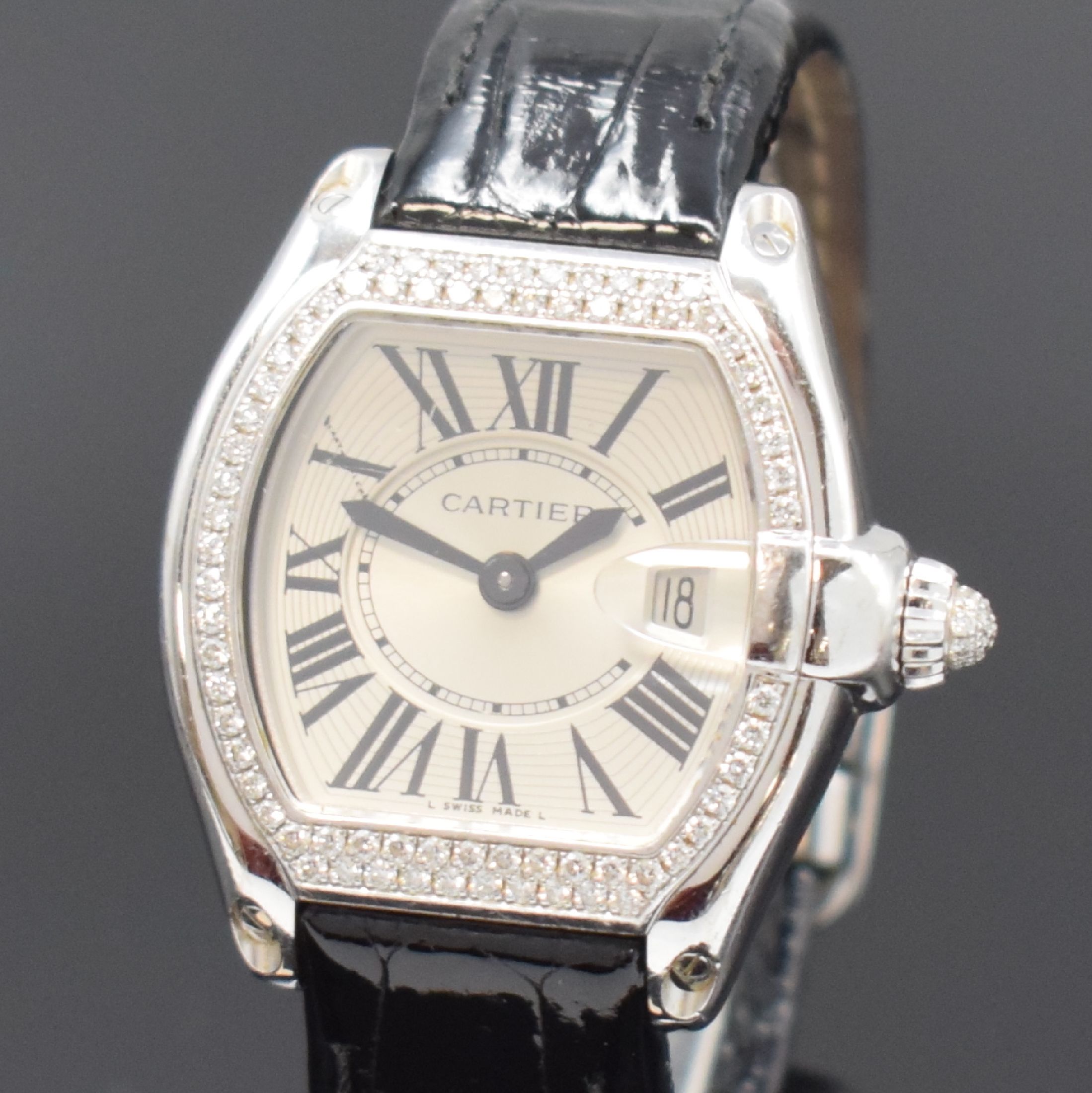 Detail a: CARTIER Roadster Damenarmbanduhr in WG 750/000 Referenz 2723 mit Diamanten, Schweiz um 2008, quarz, massives 2-teil. Gehäuse, Boden 4-fach verschr., ...