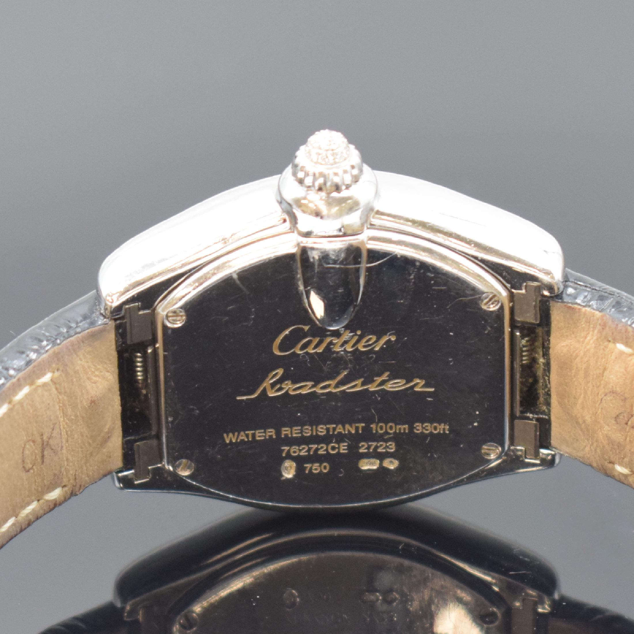 Detail d: CARTIER Roadster Damenarmbanduhr in WG 750/000 Referenz 2723 mit Diamanten, Schweiz um 2008, quarz, massives 2-teil. Gehäuse, Boden 4-fach verschr., ...