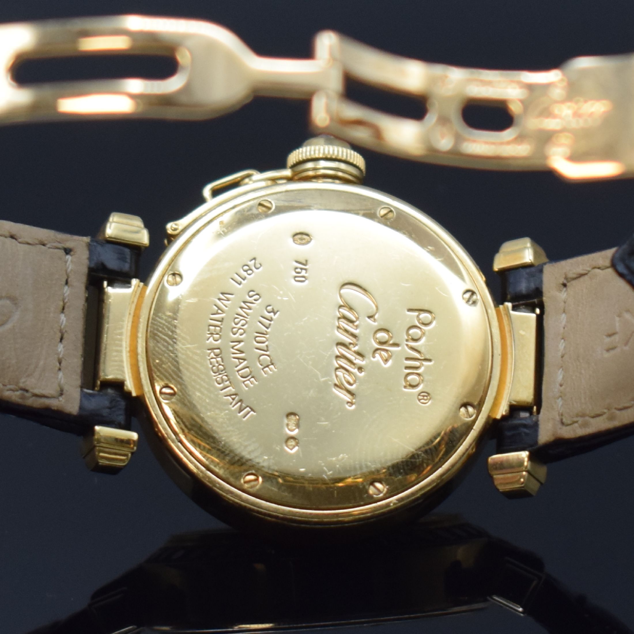 Detail d: CARTIER Pasha Damenarmbanduhr in GG 750/000 Referenz 2811 mit Diamanten, Schweiz um 2005, quarz, 2-teil. Gehäuse, Boden 8-fach verschr., Lünette u. ...