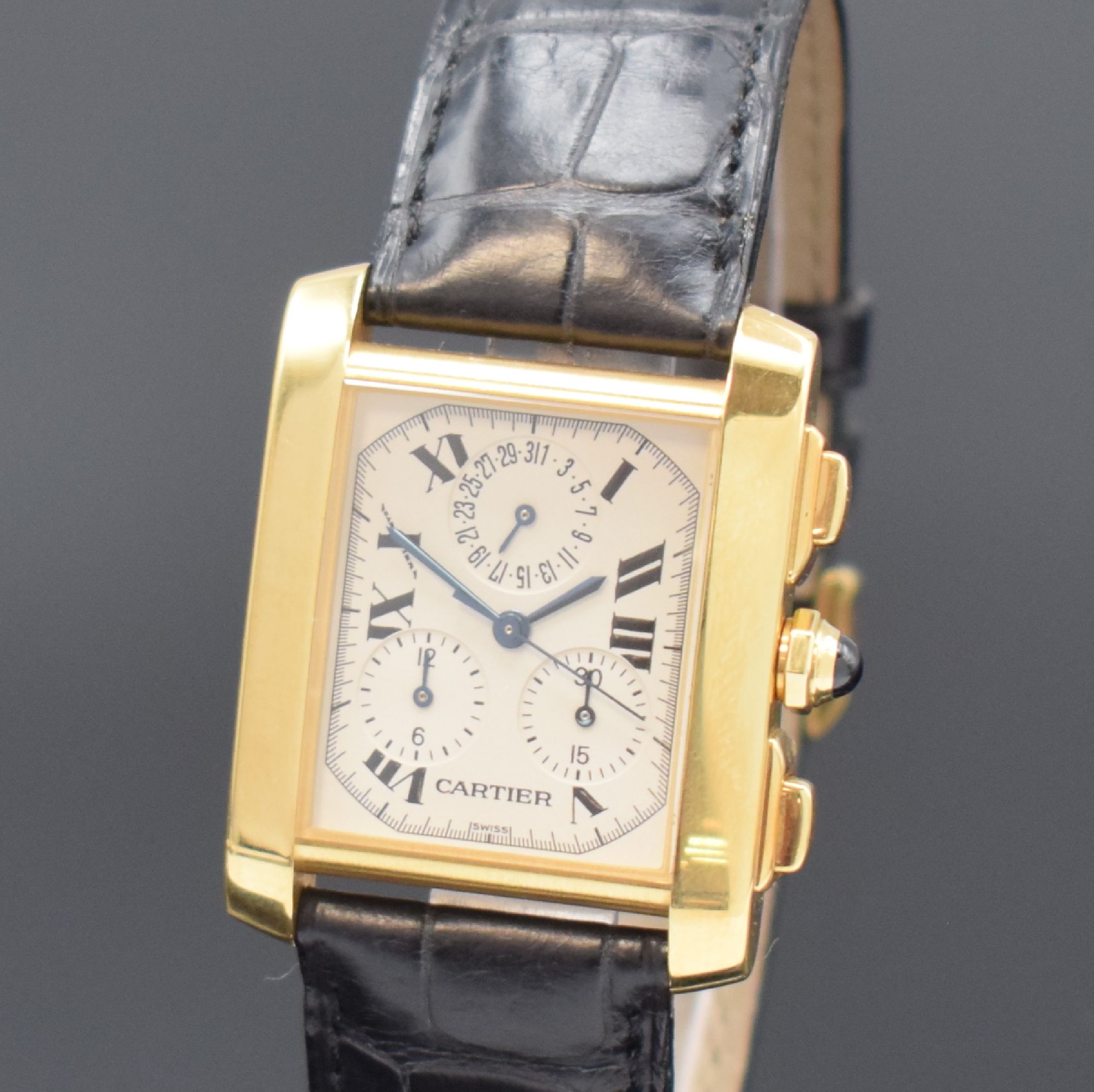 Detail a: CARTIER Tank Francaise Armbandchronograph in GG 750/000 Referenz 1830, Schweiz um 2005, quarz, 2-teil. Gehäuse, Boden 4-fach verschr., orig. ...