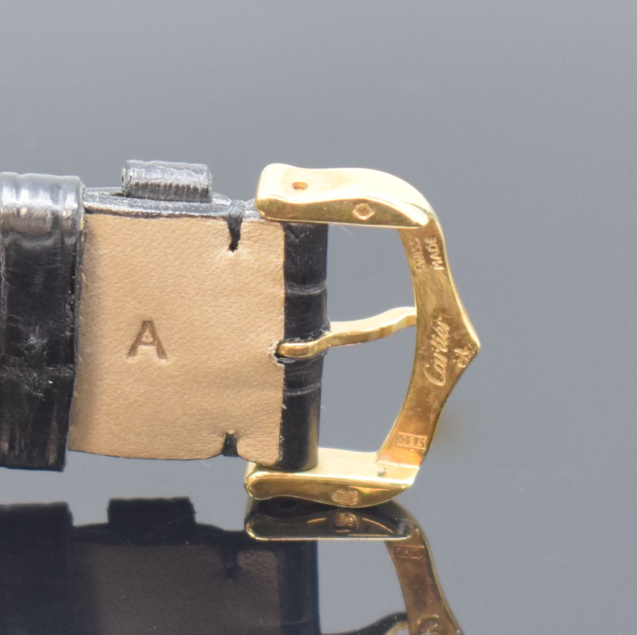Detail b: CARTIER Tank Francaise Armbandchronograph in GG 750/000 Referenz 1830, Schweiz um 2005, quarz, 2-teil. Gehäuse, Boden 4-fach verschr., orig. ...