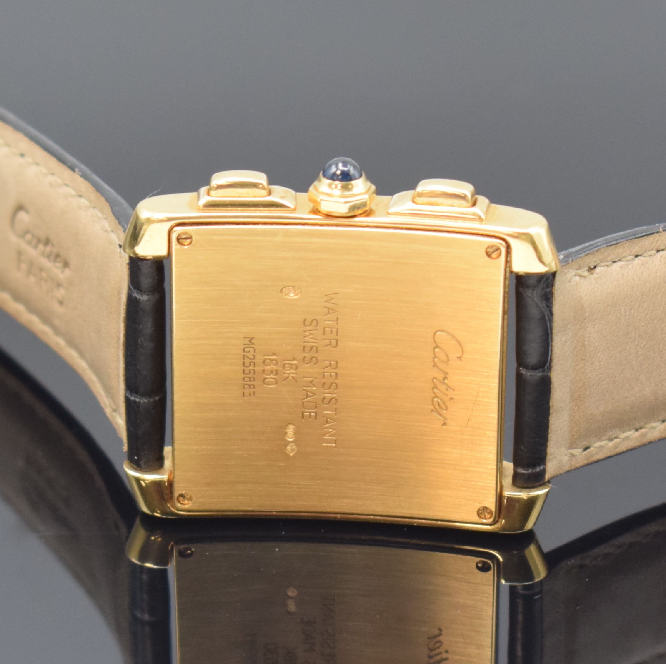 Detail d: CARTIER Tank Francaise Armbandchronograph in GG 750/000 Referenz 1830, Schweiz um 2005, quarz, 2-teil. Gehäuse, Boden 4-fach verschr., orig. ...