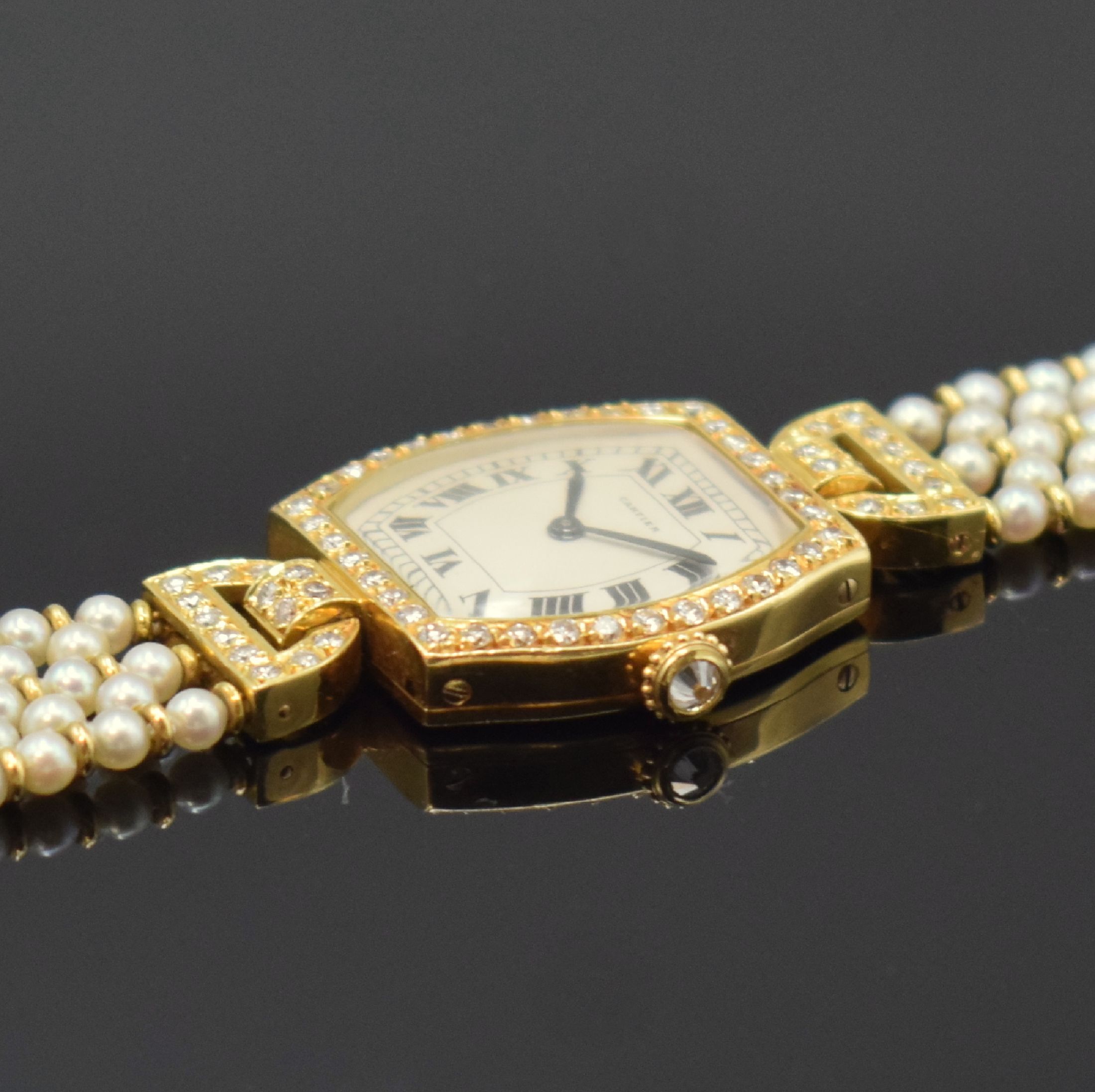 Detail c: CARTIER sehr seltene und ausgefallene Damenarmbanduhr in GG 750/000 mit Perlenband und Diamanten, Schweiz um 1985, Handaufzug, 2-teil. Gehäuse, ...