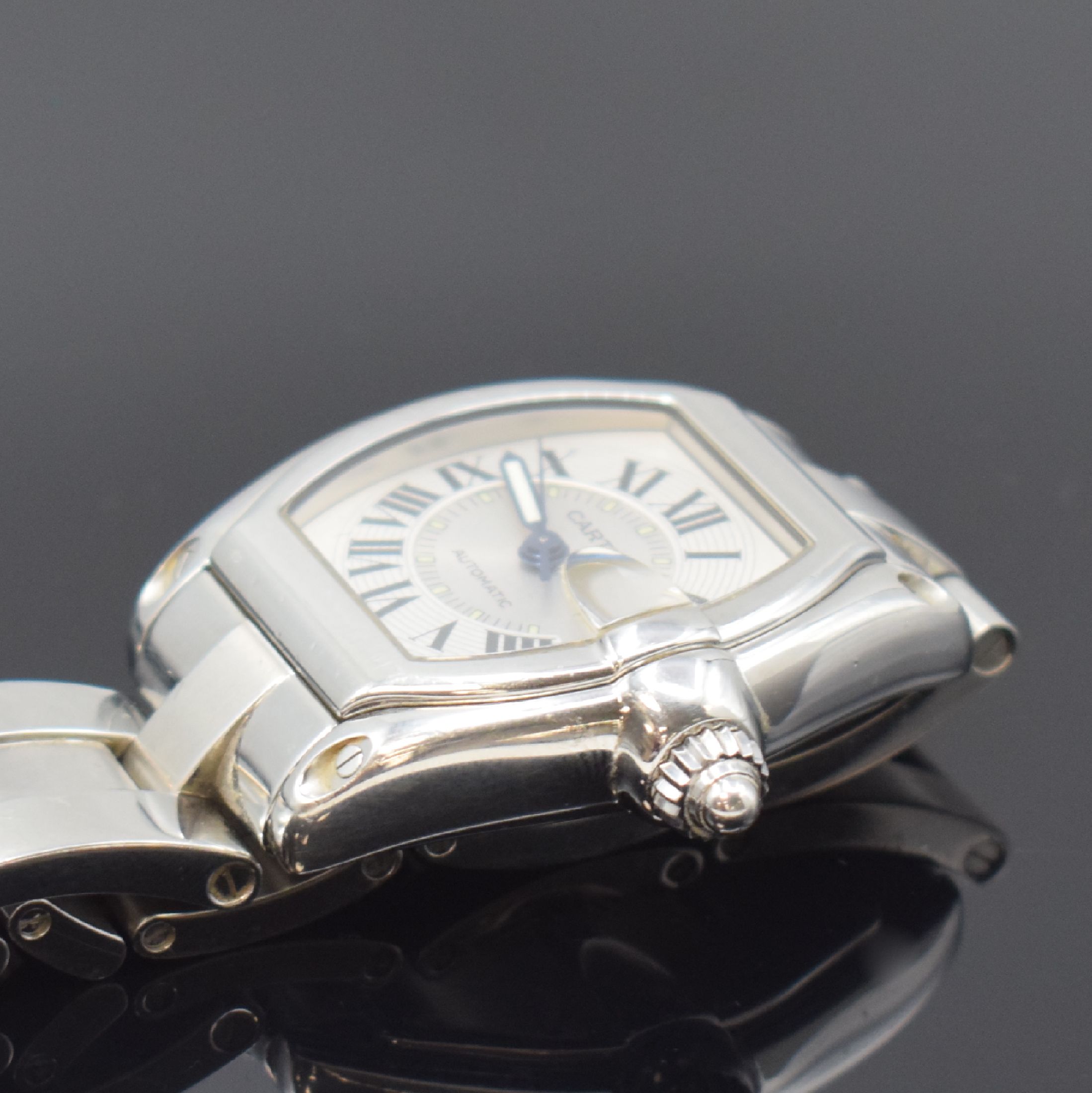 Detail c: CARTIER Roadster Herrenarmbanduhr Referenz 2510, Schweiz um 2005, Automatik, Edelstahlgeh. inkl. orig. Gliederband m. dopp. Faltschl., Boden 8-fach ...