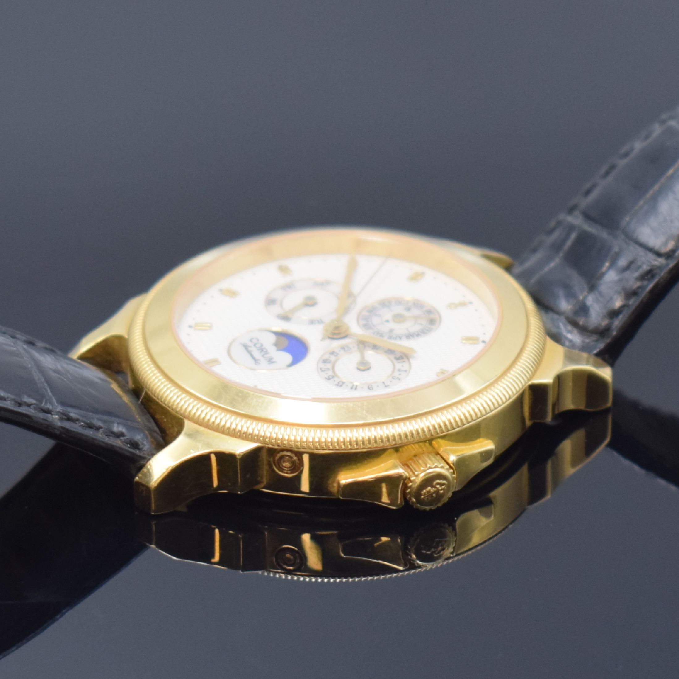 Detail c: CORUM Perpetual Temps Mecaniques auf 100 Stück limitierte Herrenarmbanduhr in GG 750/000 mitewigem Kalender Referenz 84.111.56, Schweiz um 1995, ...