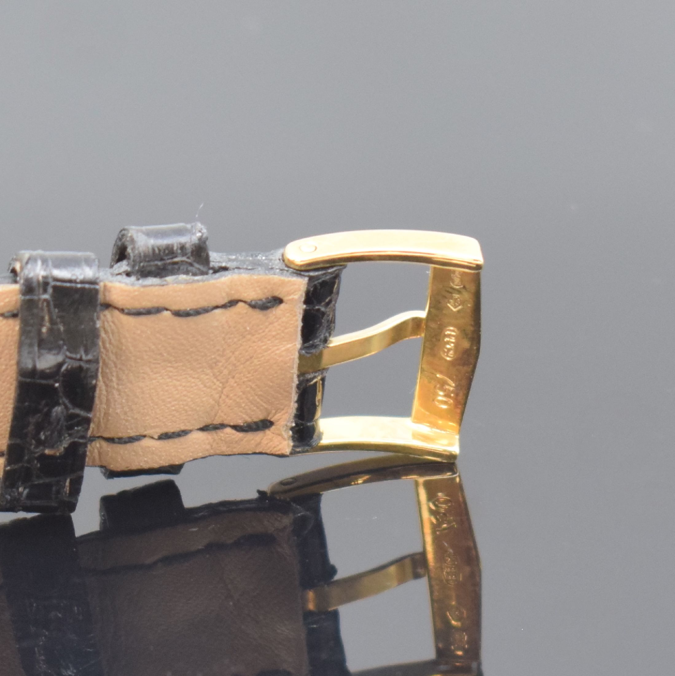 Detail b: PATEK PHILIPPE Armbanduhr in GG 750/000, Schweiz um 1945, Handaufzug, Boden gedr., orig. Patek Philippe Lederband m. GG 750/000 Dornschl., orig. ...