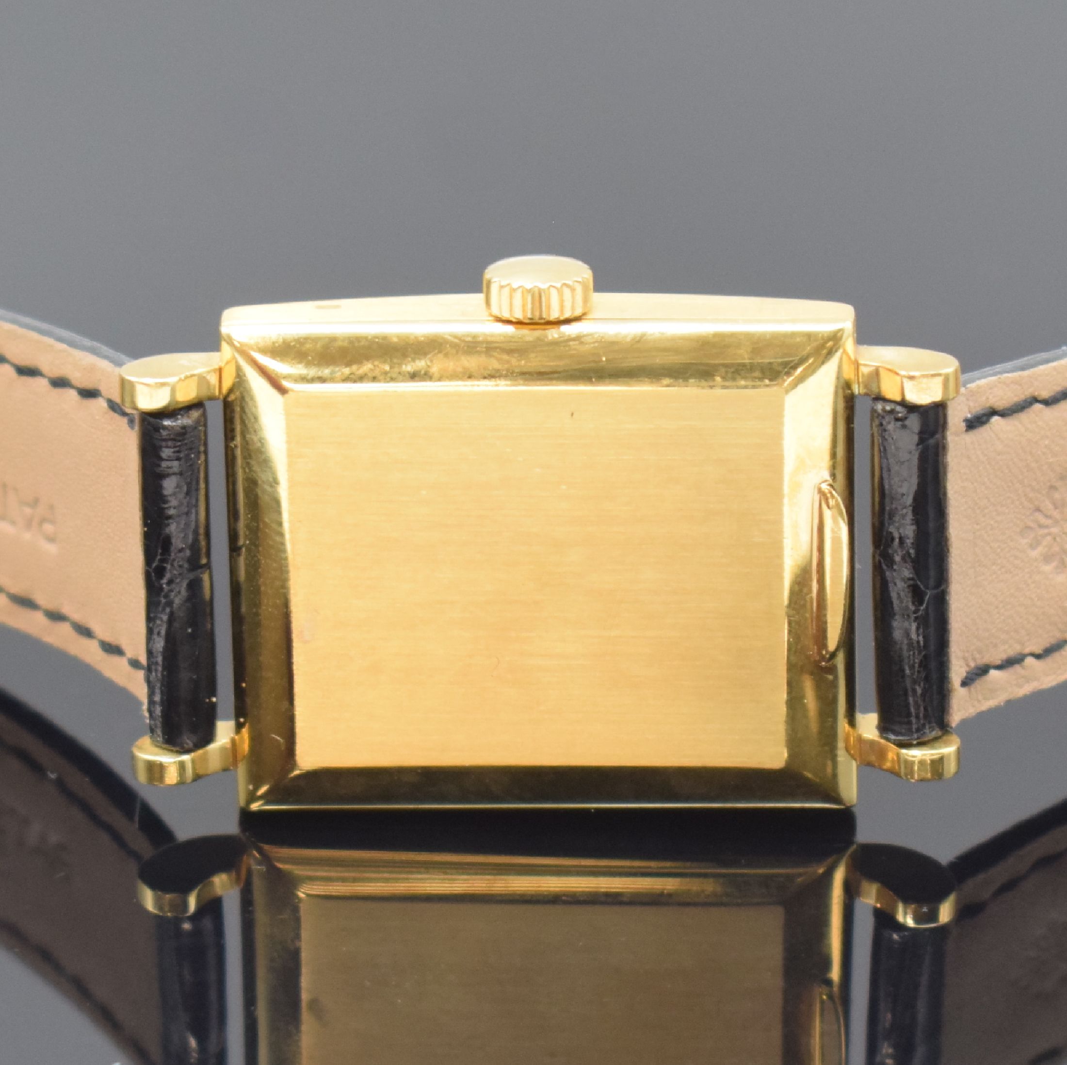 Detail d: PATEK PHILIPPE Armbanduhr in GG 750/000, Schweiz um 1945, Handaufzug, Boden gedr., orig. Patek Philippe Lederband m. GG 750/000 Dornschl., orig. ...