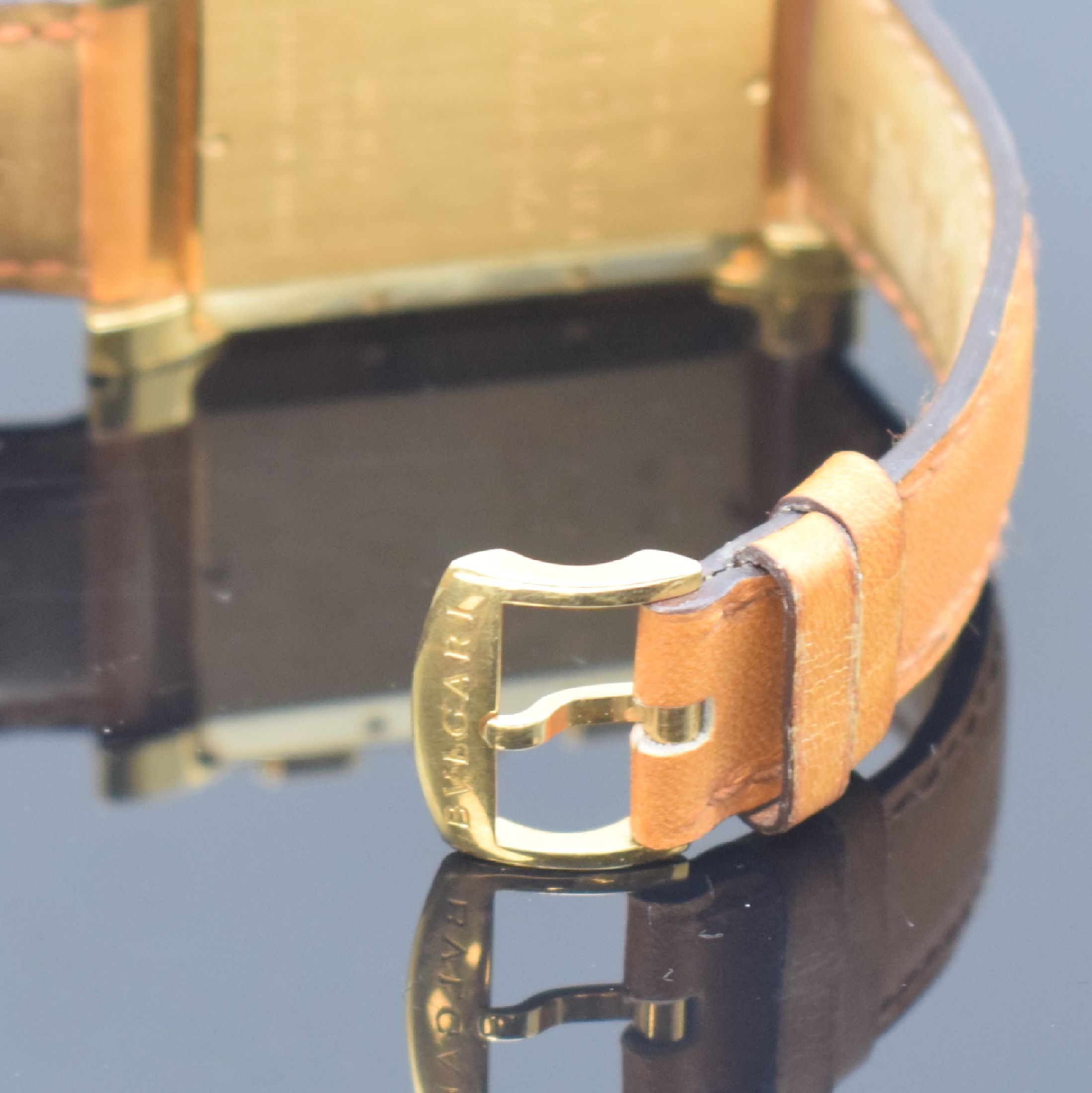Detail b: BULGARI Rettangolo Herrenchronograph in GG 750/000 Referenz RTC 49 G, Schweiz um 2005, quarz, orig. Lederband m.GG 750/000 Dornschl., Boden 6-fach ...