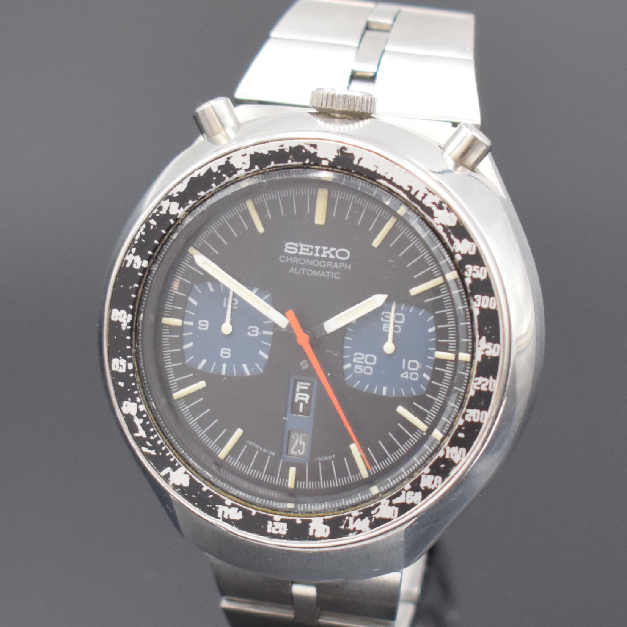 Detail a: SEIKO sog. BULLHEAD Armbandchronograph Referenz 6138-0040, Japan um 1970, Automatik, verschr. Edelstahlgeh., orig. Gliederband m. Faltschl., Lün. m. ...