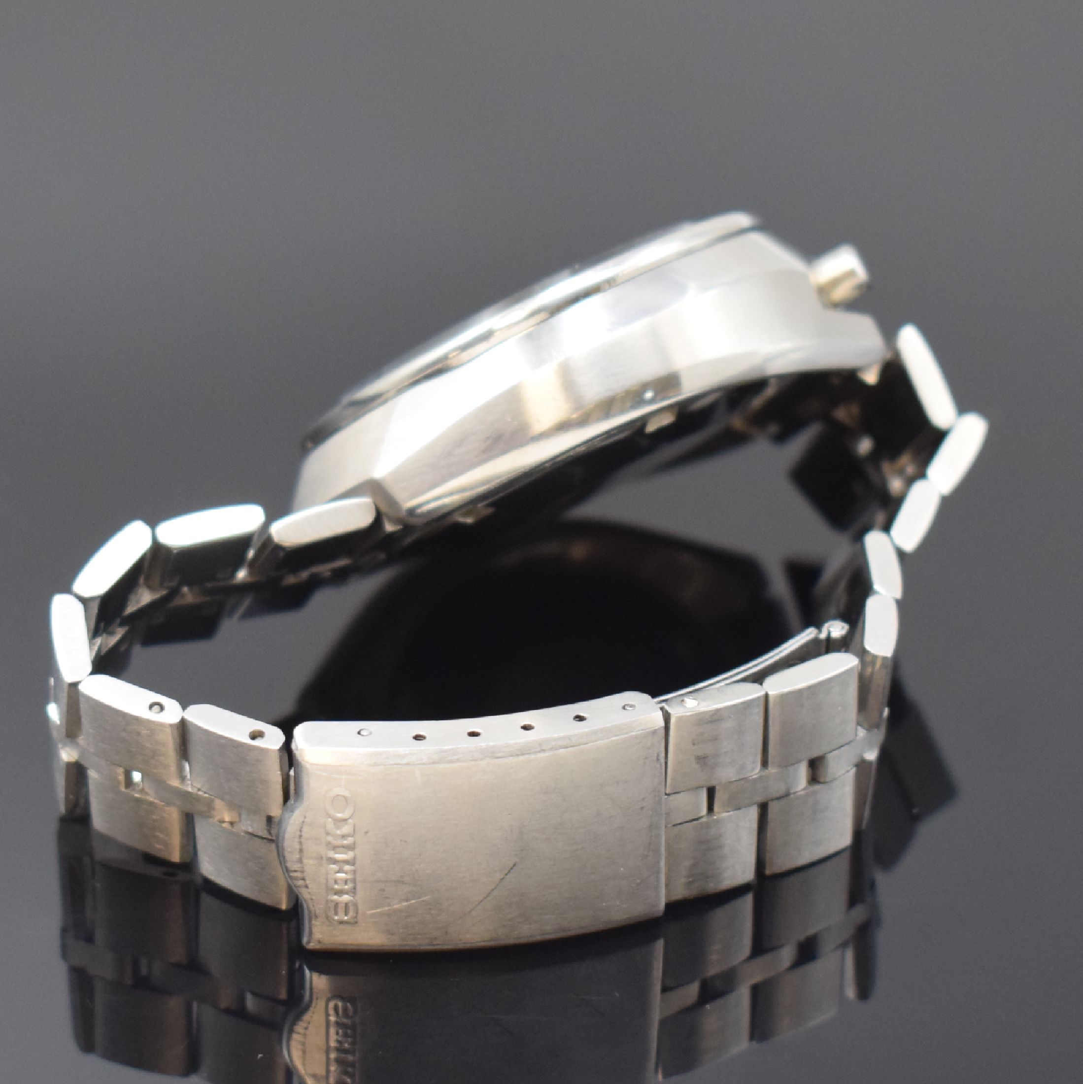 Detail b: SEIKO sog. BULLHEAD Armbandchronograph Referenz 6138-0040, Japan um 1970, Automatik, verschr. Edelstahlgeh., orig. Gliederband m. Faltschl., Lün. m. ...