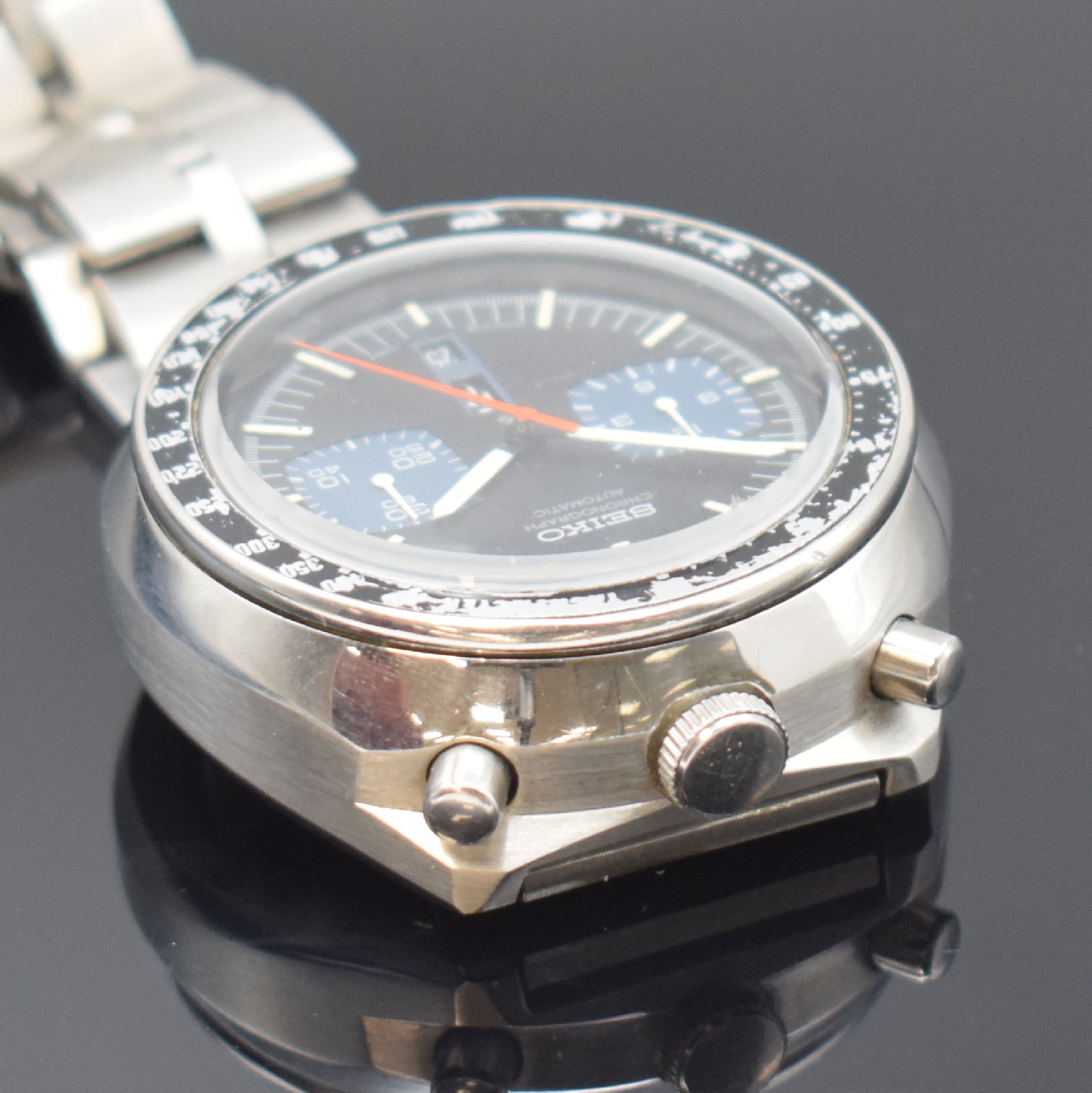 Detail c: SEIKO sog. BULLHEAD Armbandchronograph Referenz 6138-0040, Japan um 1970, Automatik, verschr. Edelstahlgeh., orig. Gliederband m. Faltschl., Lün. m. ...