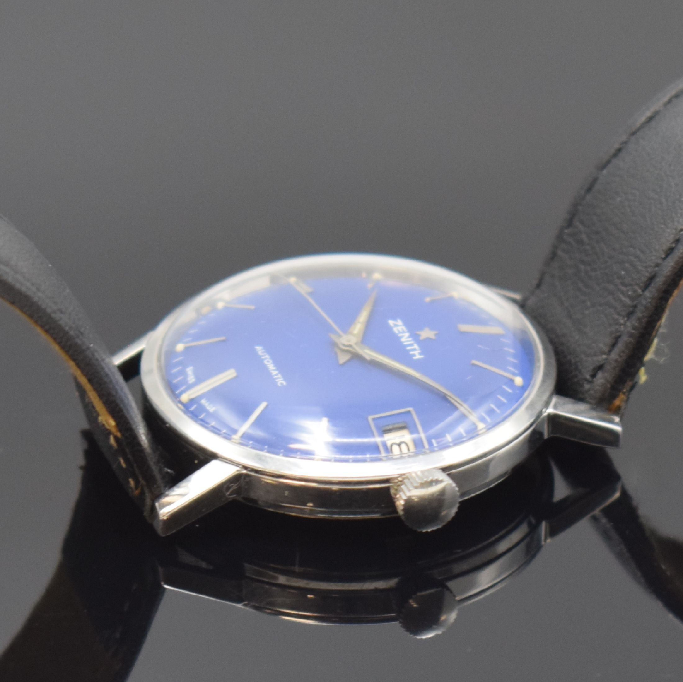 Detail b: ZENITH Sporto Armbanduhr in Stahl, Schweiz um 1960, Automatik, Boden verschr., blaues Zifferbl. m. aufgel. Indizes rest., silb. ...