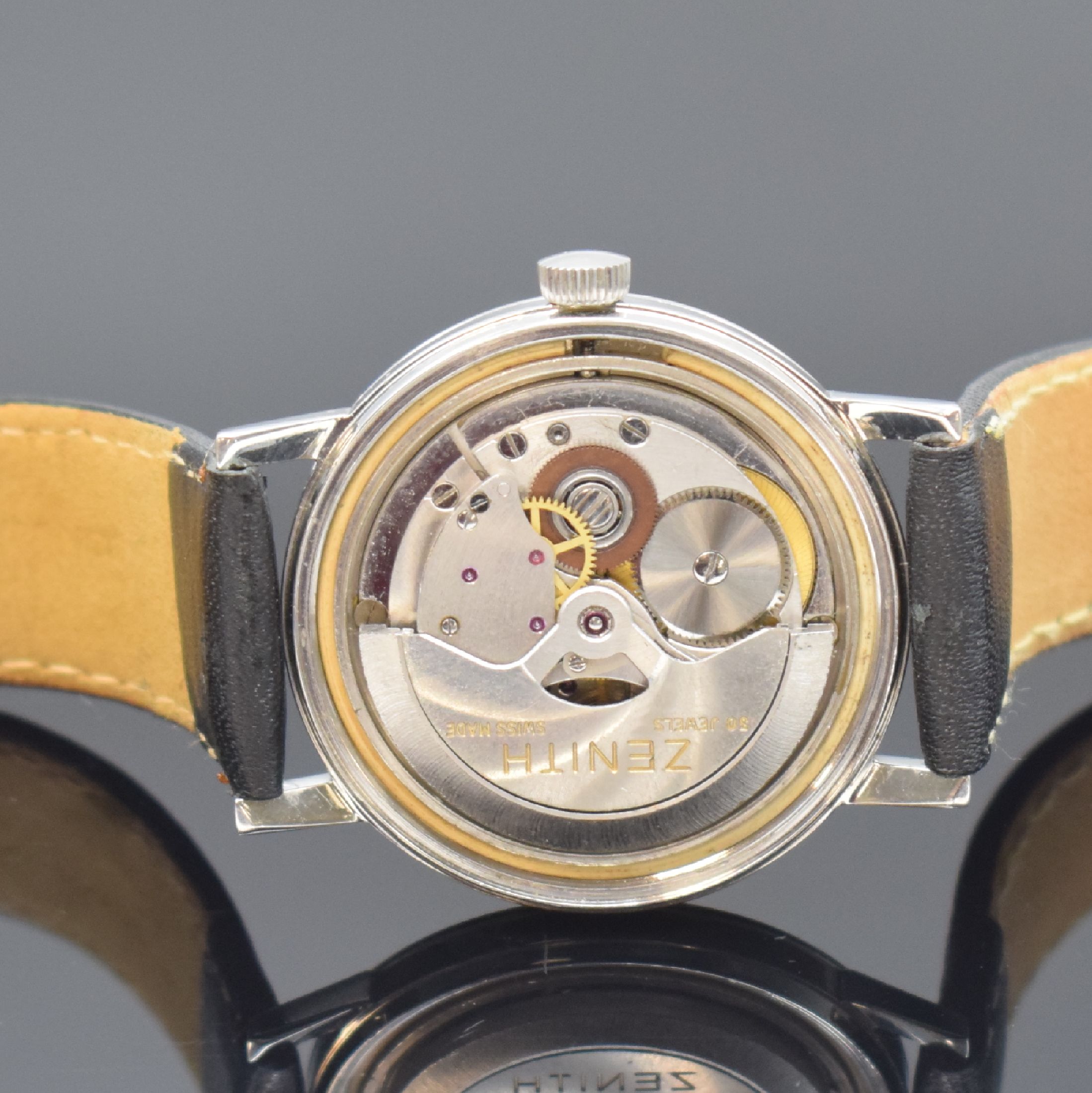 Detail d: ZENITH Sporto Armbanduhr in Stahl, Schweiz um 1960, Automatik, Boden verschr., blaues Zifferbl. m. aufgel. Indizes rest., silb. ...