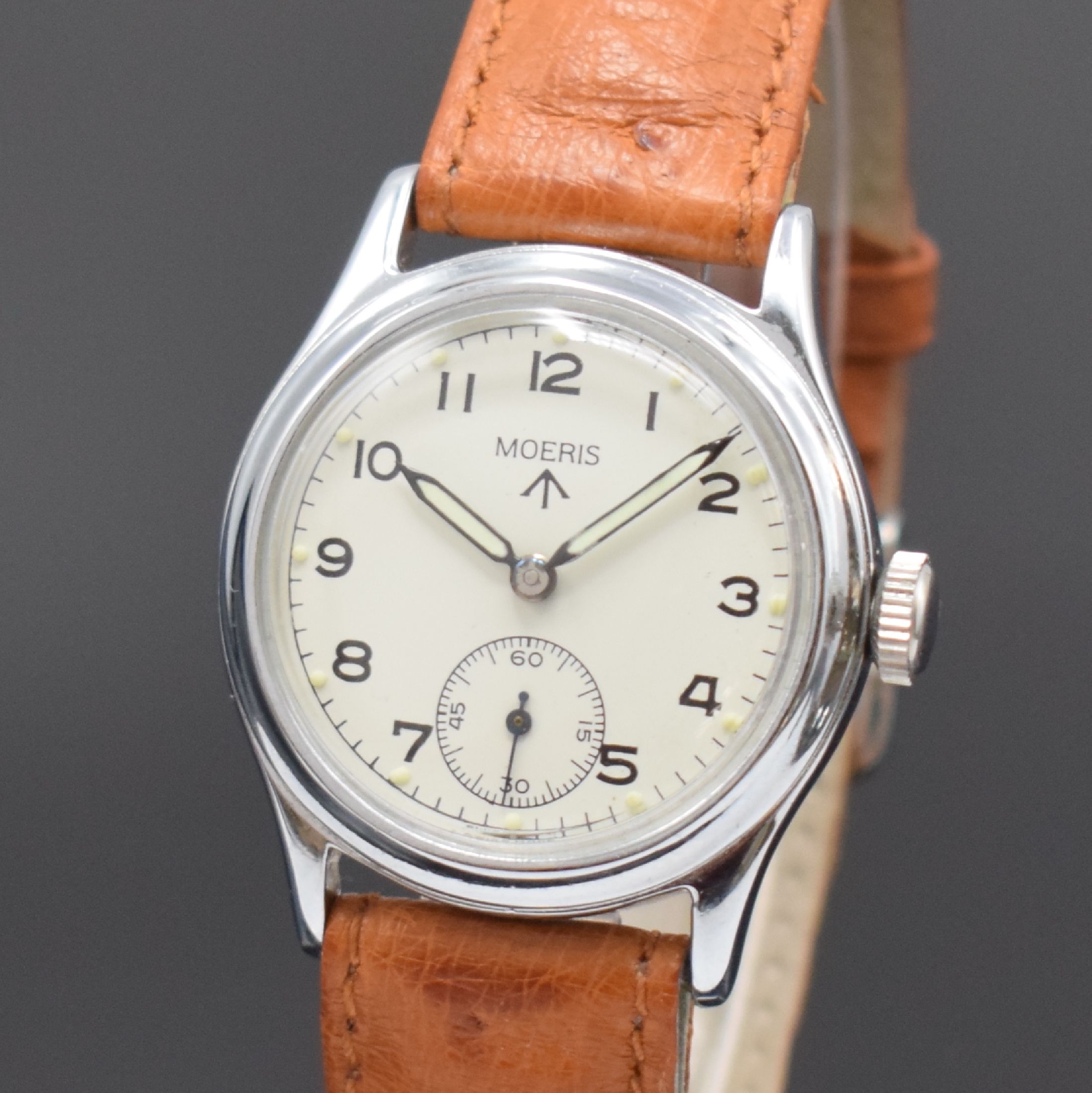 Detail a: MOERIS A.T.P. britische Militär-Armbanduhr, Schweiz um 1945, Handaufzug, verchr. Geh. rest., verschr. Stahlboden m. A.T.P.-Grav. sowie ...